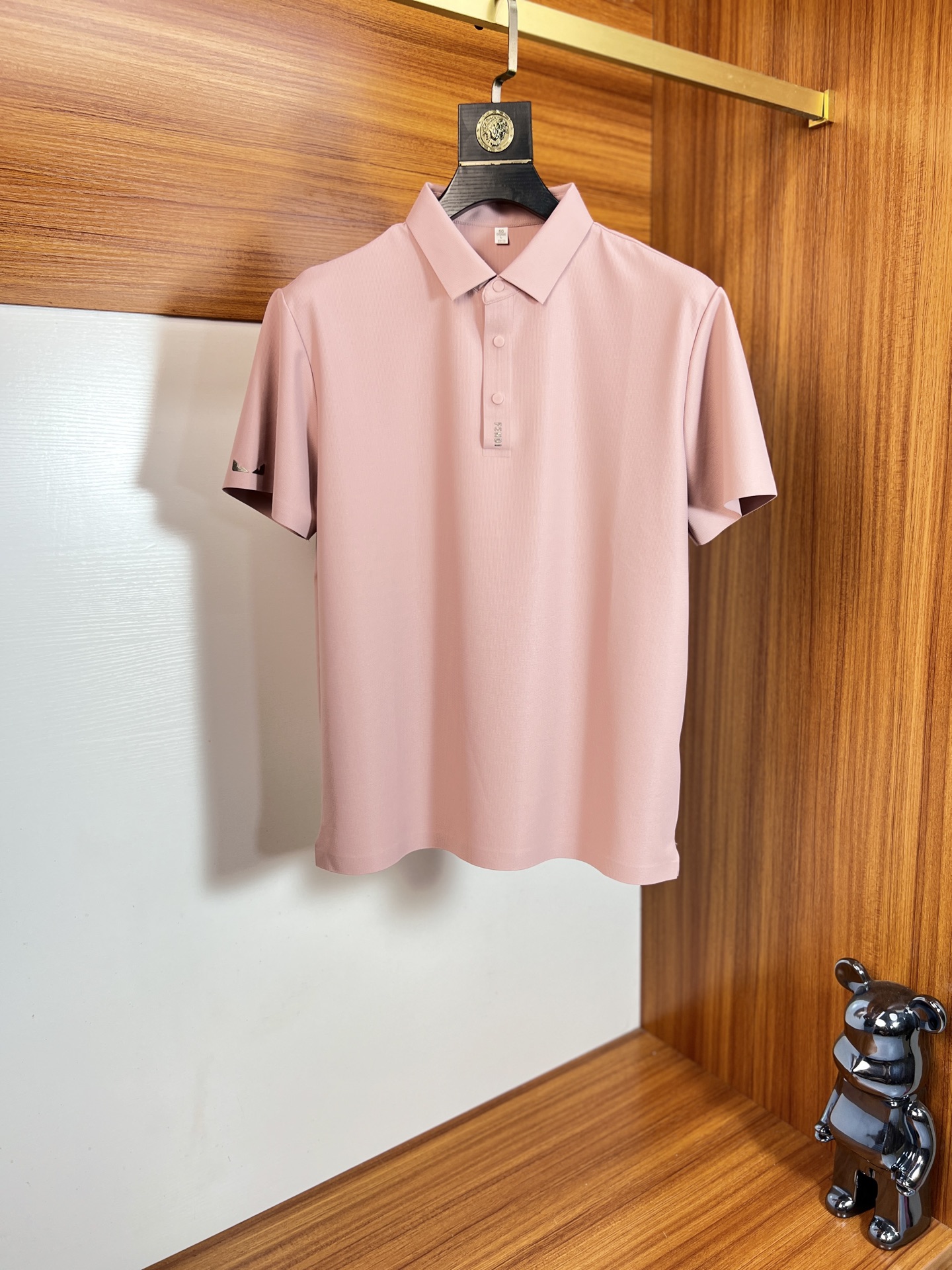 NO:948358,Fendi/Fendi 2026 spring and summer new products, complete with three labels, lapel short-sleeved POLO shirt, good product, no need to introduce too much, look at the details, counter size M-XXXXL,,fendi,fendi,T-shirt,19860909Fendi/芬迪 2026年春夏新品上新 三标齐全 翻领短袖POLO衫 好货不用过多介绍 看细节 专柜码数M-XXXXL,,fendi,fendi,T-shirt,,Men's clothing