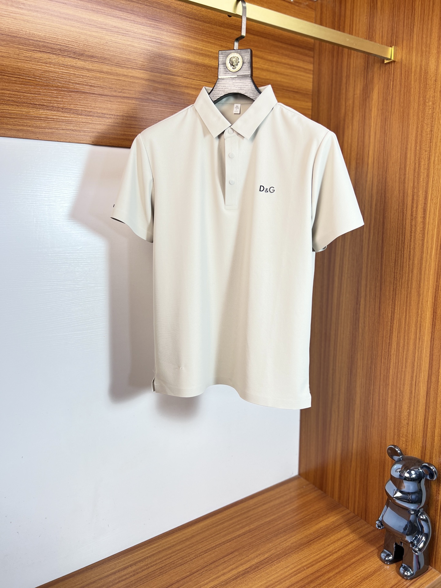 NO:948370,DG/Dolce & Gabbana 2026 spring and summer new products, complete with three labels, lapel short-sleeved POLO shirt, good product, no need to introduce too much, look at the details, counter size M-XXXXL,, Dolce&Gabbana, T-shirt,19860909DG/杜嘉班纳 2026年春夏新品上新 三标齐全 翻领短袖POLO衫 好货不用过多介绍 看细节 专柜码数M-XXXXL,,Dolce&Gabbana,T-shirt,,Men's clothing