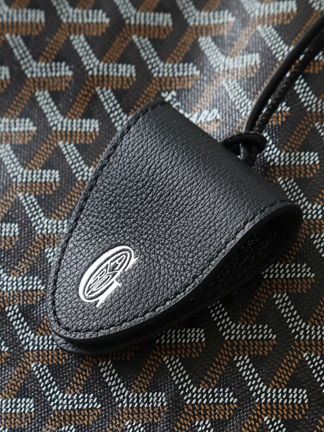 NO:214048,146L black details close-up, Goya, original leather19860909146L黑色细节特写,戈雅，原厂皮,Bag