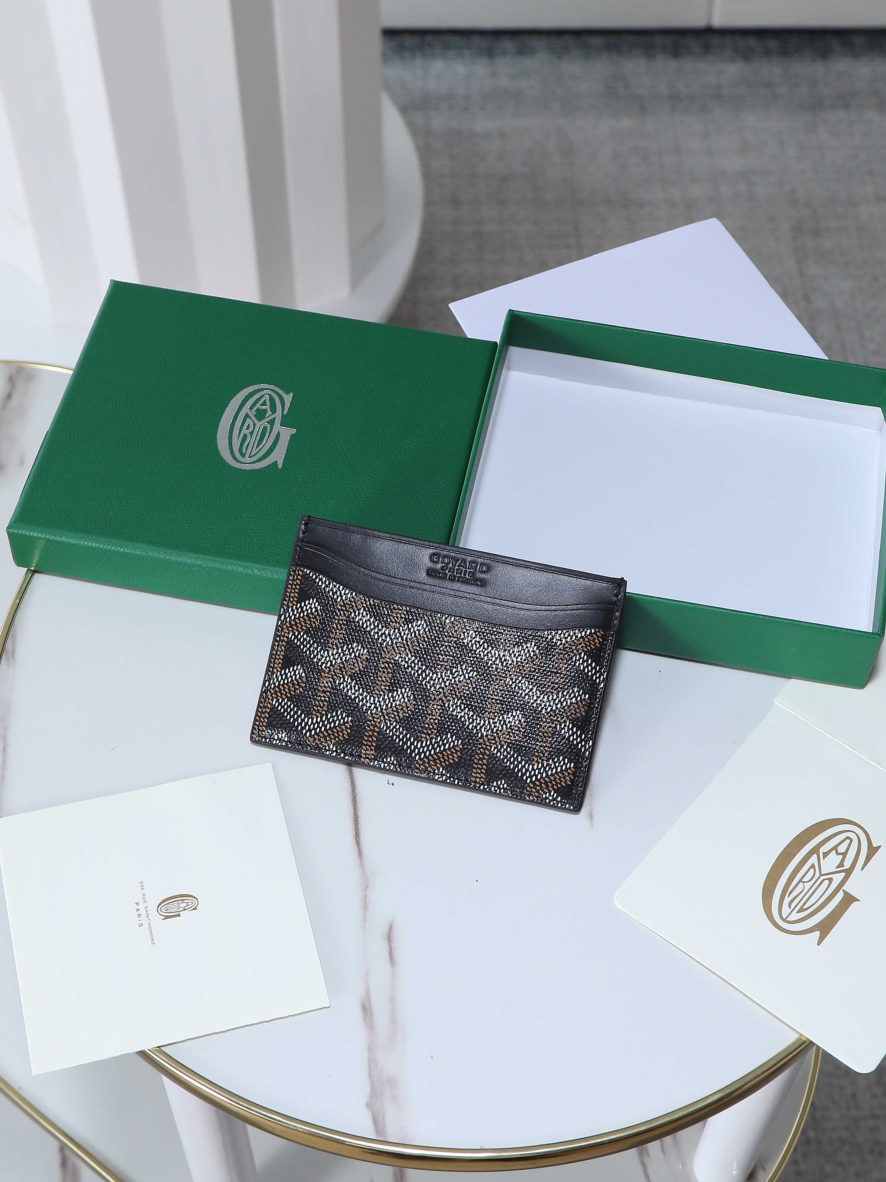 NO:214097,[Excellent quality original product] - Goya Goyard card bag small and convenient!  One pack of multiple cards, a super convenient small card bag, four card slots   one mezzanine. Size 10.5x7x2cm Code 020253, Goya, original leather19860909【特级品质 原厂货】—戈雅  Goyard卡包 小巧便捷！一包放多卡,超级方便的一款小卡包,四个卡槽 一个夹层.尺寸10.5x7x2cm 编码020253,戈雅，原厂皮,Bag