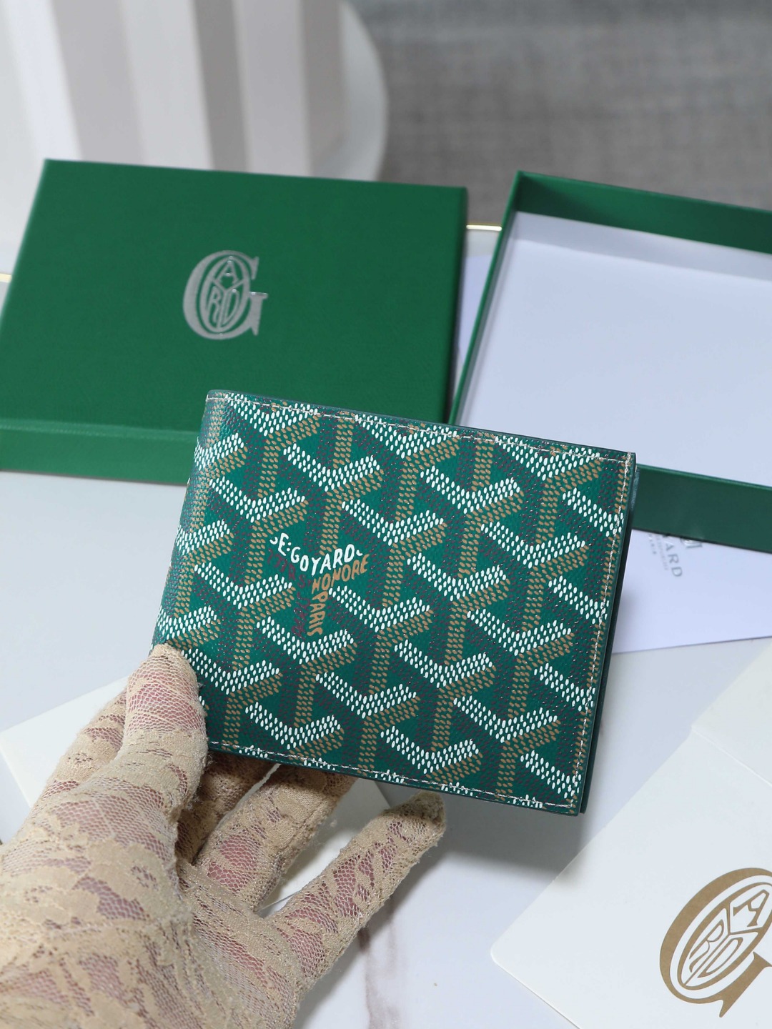 NO:214099,[Excellent quality original product] - Goya Goyard Classic half-fold short clips. It has been ranked first in the brand wallet sales list for many years. The practical internal structure and classic design with exquisite handicrafts are a symbol of taste!  Number 020258, Goya, original leather, wallets19860909【特级品质 原厂货】—戈雅 Goyard 经典对折短夹 多年来位居品牌钱包类销售榜首实用的内部结构 和经典的设计配上精美的手工是品味的象征！编号 020258,戈雅，原厂皮,wallets,Bag