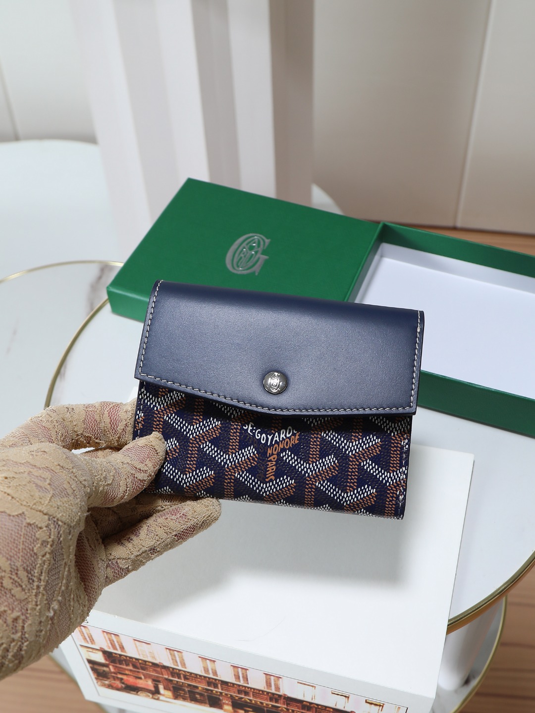 NO:214124,【Excellent quality original product】Saint-Gabriel is a unique envelope-shaped three-fold wallet made from Goyardine canvas and top layer calf leather. It is light and compact in form and has all the functions of a large wallet. 6 card slots, 2 pockets and banknote clips, which are easy to summarize and store. The packaging is light and compact, and can be easily carried with the bag. Interior goatskin lining Size 12×2.5×9.3CM 09, Goya, original leather, saint laurent, wallets, cowhide, sheepskin19860909【特级品质 原厂货】Saint-Gabriel 是由Goyardine 帆布配头层小牛皮精心制作而成的独特的信封状三折钱包,采用轻巧紧凑的形式,具备大型钱包的所有功能6个卡槽,2个口袋和纸币夹,方便归纳存取,包身轻便小巧,可轻松随包携带. 内部山羊皮衬里 尺寸size12×2.5×9.3CM 09,戈雅，原厂皮,saint laurent,wallets,cowhide,sheepskin,Bag