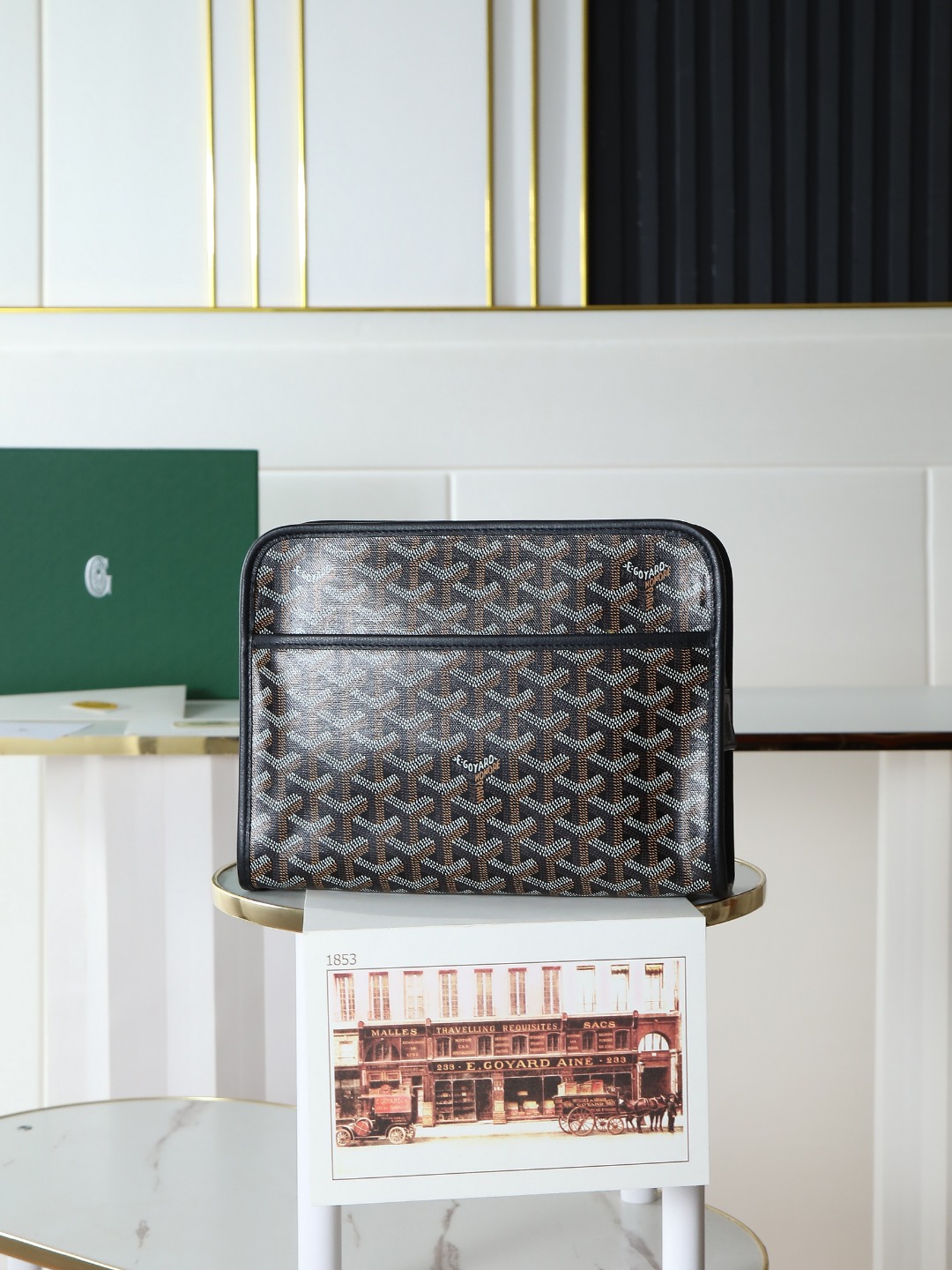 NO:214140,[Excellent quality original product] Small (Gejia) new product Jouvence toilet bag Goyard Jouvence toilet bag series has always been a classic work of Goyard's life and travel art!  Cowhide handmade with yellow lining, there is a compartment with a inside and outside. It is simple and light, firm and durable, clean and tidy, and elegant and fashionable. It is an indispensable functional product on the journey. Large wash bags are the perfect choice for large capacity. Small wash bags carry around when going out and accommodate quick makeup. They can also be used as small wallets and clutches. They are representative works of Goyard's practicality and urban style. Model: 05 Size 25x18×7cm, Goya, original leather, wallets, handbag, cowhide19860909【特级品质 原厂货】 小号（戈家）新品Jouvence 洗漱包 Goyard Jouvence 洗漱包系列一直是Goyard生活和旅行艺术的经典之作！牛皮手工制作 搭配黄色里布、内外均有一个隔层设计简约轻盈,牢固耐用,内衬干净整洁,外观优雅时尚,是旅途中不可或缺的功能性产品大号洗漱包是收纳大容量的完美之选小号洗漱包外出随身携带,容纳急速补妆的单品,亦可作为小钱包和手拿包使用,是Goyard 实用性和都市风格的代表之作.型号:05 尺寸 25x18×7cm,戈雅，原厂皮,wallets,handbag,cowhide,Bag