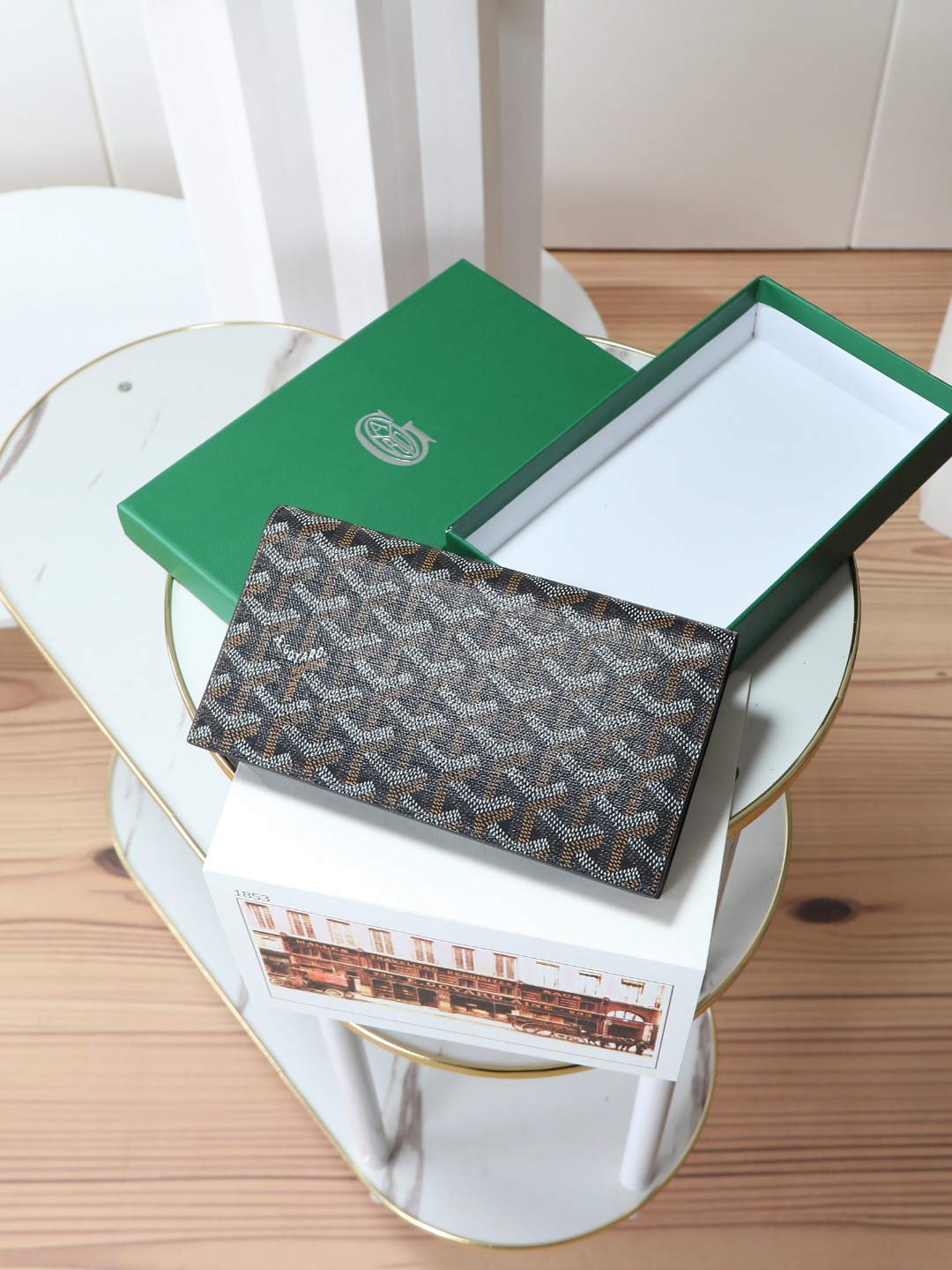 NO:618793,[Super quality original product] New RICHELIEU bi-fold long suit clip, upgraded snap closure and securement, multiple card slots, change slots, ID slots, can store cash, mobile phones, IDs; calfskin & goatskin lining inside, more durable; can be stored in bags, suits, or hand-held, unisex. Model 03 size 19×10.5×2cm, Goya [original factory], business  suit,cowhide,sheepskin19860909【特级品质 原厂货】新品 RICHELIEU 两折长款西装夹,升级按扣闭合固定更安全,内设计多卡位,零钱位,证件位,可存放现金,手机,证件；内里使用小牛皮&山羊皮衬里,更经久耐用；可存放于包内,西装,亦可手拿,男女通用.型号03尺寸19×10.5×2cm,戈雅【原厂】,business suit,cowhide,sheepskin,Bag