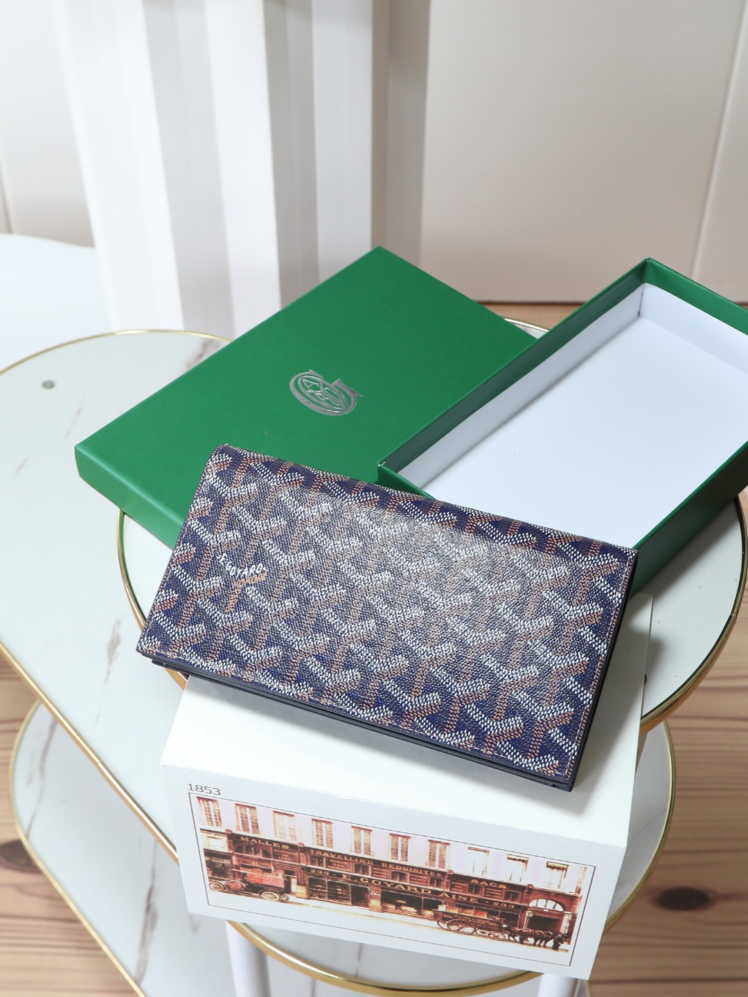 NO:618788,[Super quality original product] New RICHELIEU bi-fold long suit clip, upgraded snap closure and securement, multiple card slots, change slots, ID slots, can store cash, mobile phones, IDs; calfskin & goatskin lining inside, more durable; can be stored in bags, suits, or hand-held, unisex. Model 03 size 19×10.5×2cm, Goya [original factory], business  suit,cowhide,sheepskin19860909【特级品质 原厂货】新品 RICHELIEU 两折长款西装夹,升级按扣闭合固定更安全,内设计多卡位,零钱位,证件位,可存放现金,手机,证件；内里使用小牛皮&山羊皮衬里,更经久耐用；可存放于包内,西装,亦可手拿,男女通用.型号03尺寸19×10.5×2cm,戈雅【原厂】,business suit,cowhide,sheepskin,Bag