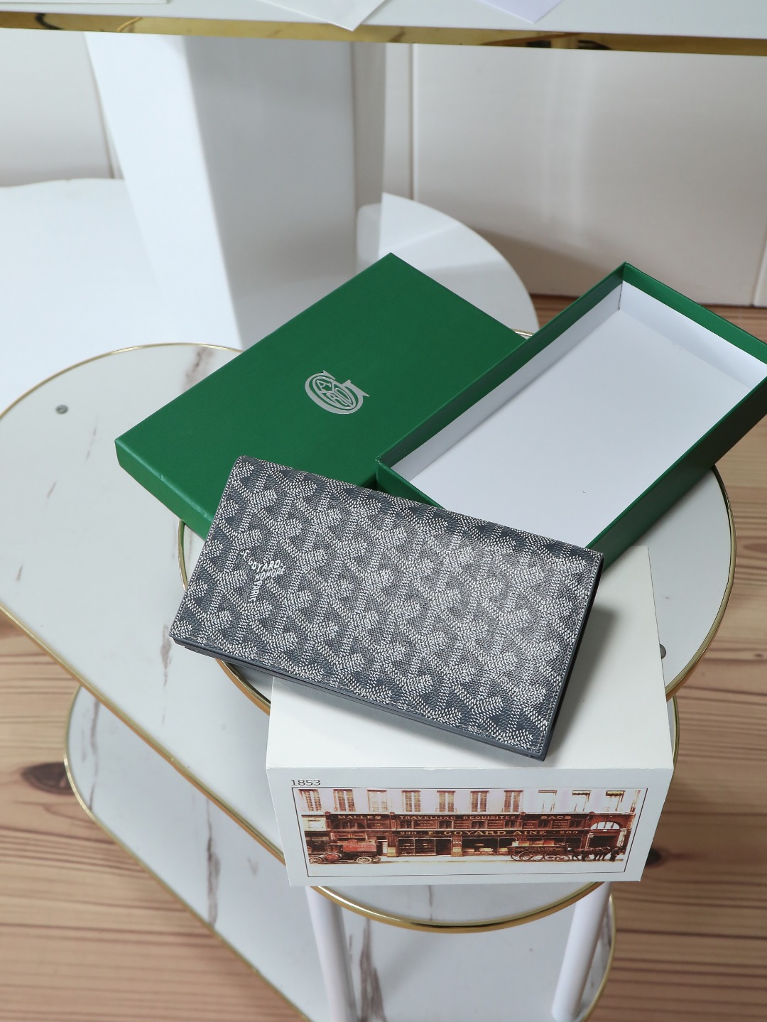 NO:618806,[Super quality original product] New RICHELIEU bi-fold long suit clip, upgraded snap closure and securement, multiple card slots, change slots, ID slots, can store cash, mobile phones, IDs; calfskin & goatskin lining inside, more durable; can be stored in bags, suits, or hand-held, unisex. Model 03 size 19×10.5×2cm, Goya [original factory], business  suit,cowhide,sheepskin19860909【特级品质 原厂货】新品 RICHELIEU 两折长款西装夹,升级按扣闭合固定更安全,内设计多卡位,零钱位,证件位,可存放现金,手机,证件；内里使用小牛皮&山羊皮衬里,更经久耐用；可存放于包内,西装,亦可手拿,男女通用.型号03尺寸19×10.5×2cm,戈雅【原厂】,business suit,cowhide,sheepskin,Bag