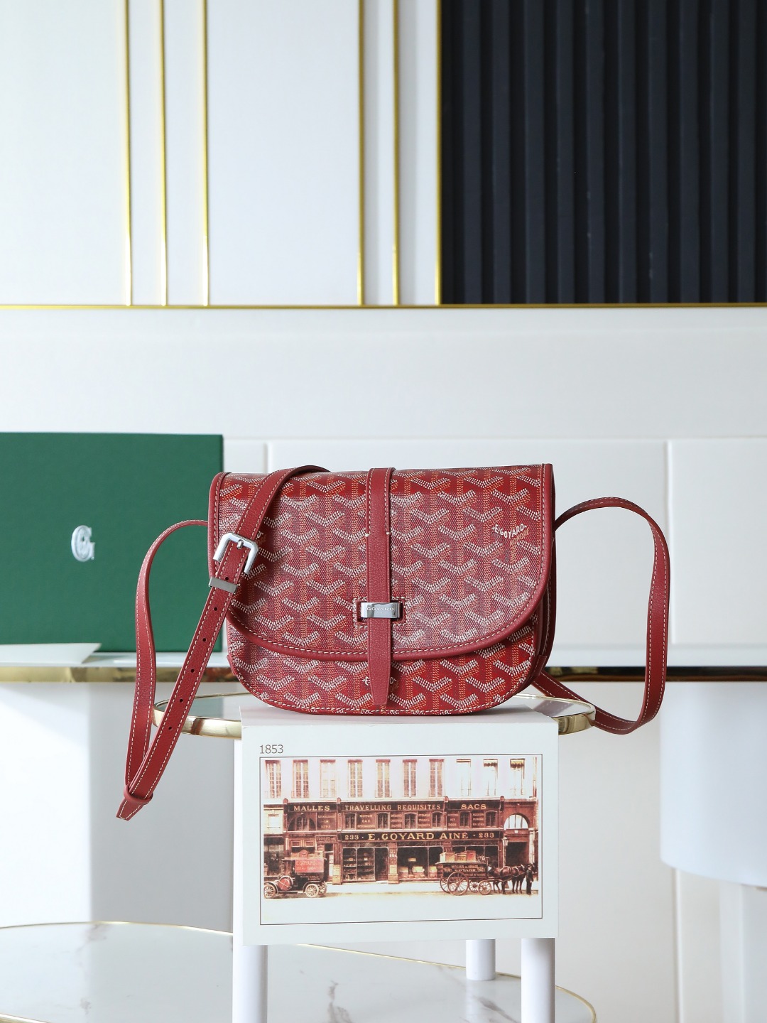 NO:639838,[Super quality, original materials, complete package] Goya messenger bag, authentic molded version, the most classic characteristics of the G bag are simple and elegant, light and practical. The single narrow buckle passes smoothly through the metal ring and can be opened and closed freely; the leather trim highlights the outline of the bag in a linear manner, and the leather lining of the flap also makes the bag's profile more three-dimensional.belvédère  2 bags have three built-in pockets, which can properly store daily necessities, and are equipped with adjustable shoulder straps, which can be used as cross-body bags or shoulder bags. The fabric is made of thickened rain dew linen with flax, linen fiber and cotton as the main components. Custom-made first-layer small leather, all-steel hardware. Size small 21*16*6cm 244, Goya [original], louis vuitton, shoulder bags, satchels, crossbody bags19860909【特级品质 原厂料 全套包装】 戈雅邮差包,正品开模打版, g包最经典的特质简约优雅,轻便实用.单狭带扣流畅地穿过金属环,开关自如；皮质镶边以线条的方式凸显出包身轮廓,翻盖的皮质内衬亦使包的廓形更为立体.belvédère 2包内置三个口袋,可妥善收纳日常必需品,并设有可调节肩带,能作为斜挎包或单肩包使用. 面料采用以亚麻、麻纤维以及棉为主要成分的加厚雨露麻对版定制头层小皮全钢五金 尺寸小号21*16*6cm 244,戈雅【原厂】,louis vuitton,shoulder bags,satchels,crossbody bags,Bag