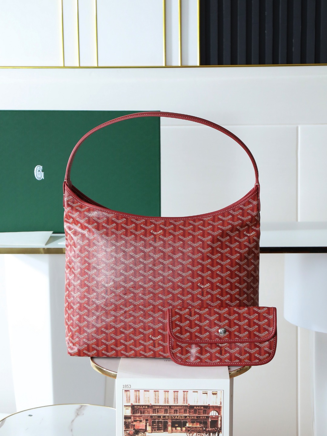 NO:618822,[Extra quality original materials] The bohème hobo bag is the epitome of lightness, flexibility and security, thanks to its zipper closure. Thanks to its wide handles, it is also very comfortable as a shoulder bag. It also has the iconic removable pouch that can be closed with a snap. 27 cm x 15 cm x 42 cm Item No. 03 Red Full package, Goya [original], shoulder bags19860909【特级品质 原厂料】 bohème hobo包是轻巧、灵活和安全的缩影,这要归功于它的拉链闭合.由于其有宽度的手柄,它作为一个单肩包也非常舒适.它还具有标志性的可拆卸小袋,可通过按扣来封闭袋口. 27 cm x 15 cm x 42 cm 货号03红色 全套包装,戈雅【原厂】,shoulder bags,Bag