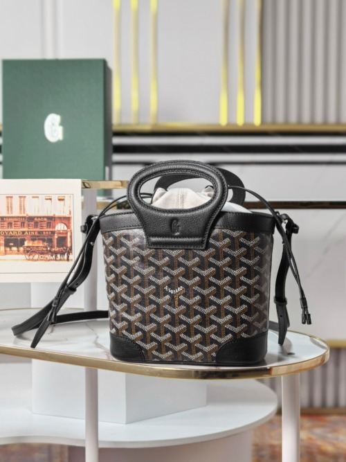 Goyard Beluga Mini Bag, Lightweight and Durable, 18.5 cm, Perfect for Daily Use 1 Goyard Beluga Mini Bag, Lightweight and Durable, 18.5 cm, Perfect for Daily Use