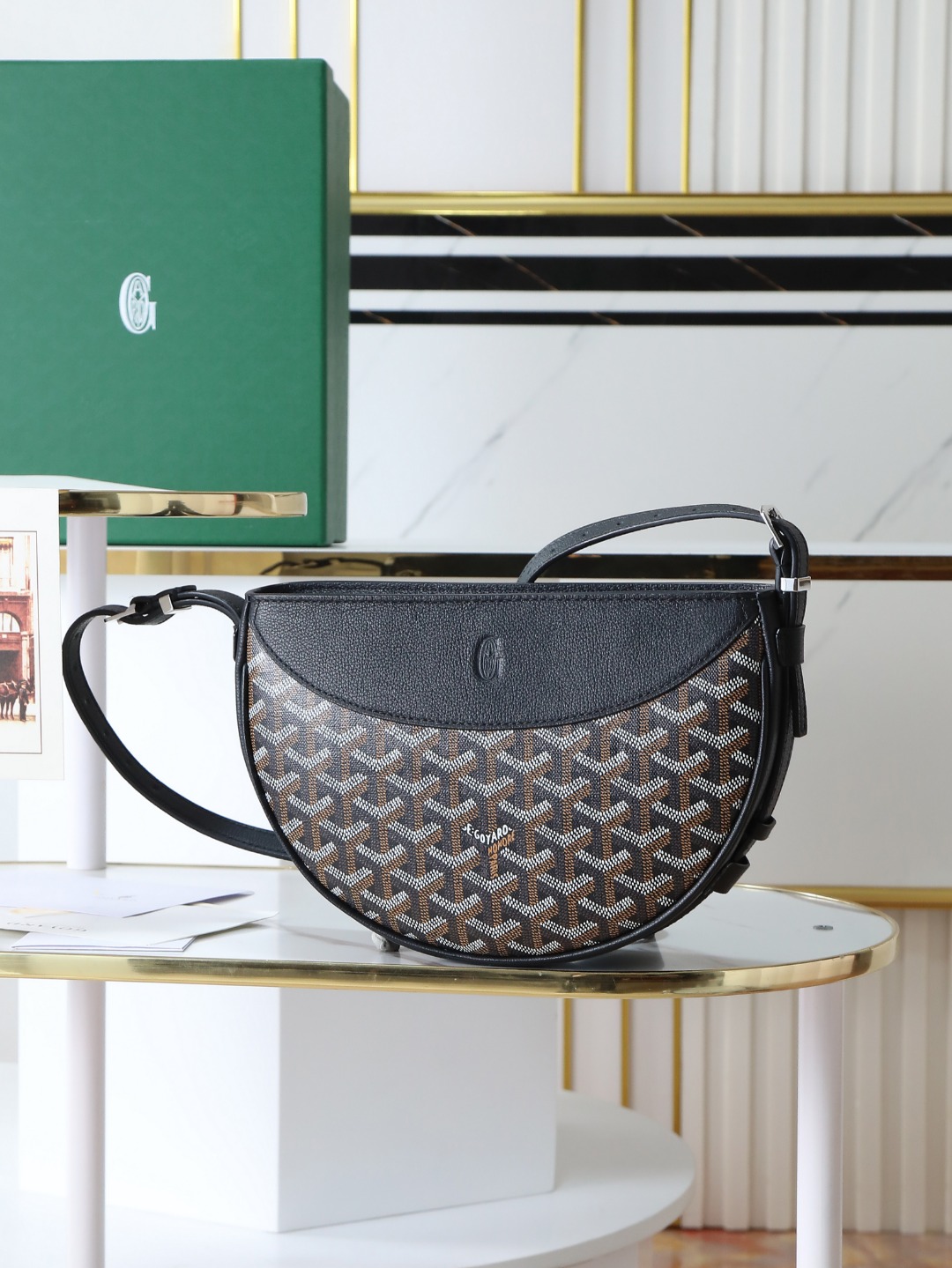 NO:618898,[Premium quality, original goods] Swallow bag, beautiful and practical, the swallow bag has become very popular recently. This bag is really easy to carry ~ the real thing is so beautiful! Zipper closure! Full of security ~ Ultra-light design, convenient and versatile, and the capacity is also very optimistic. It can hold an umbrella, wallet, powder, lipstick, etc. The shoulder strap is adjustable and can be carried in various ways, such as on one shoulder, cross-body, or under the armpit! It is indeed a practical, fashionable and versatile bag! ! ! 07 Green Material Goyardine canvas & Vauzelles calfskin, Goya [original], wallets, cowhide, umbrellas19860909【特级品质 原厂货】  燕子包 又美又實用最近超火的燕子包 这款包真的超好背哎～实物太美丽了！ 拉链开合！安全感满满～ 超轻设计,方便百搭,容量也十分乐观, 可装下雨伞钱包粉饼口红等,肩带可调节, 背法多样,可单肩可斜背可腋下！ 果然是一只实用又时髦百搭的包！！！ 07绿色   材质Goyardine 帆布 & Vauzelles小牛皮,戈雅【原厂】,wallets,cowhide,umbrellas,Bag