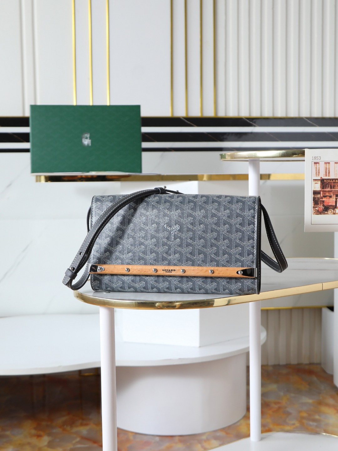 NO:639711,[Super quality original product] Monte-Carlo small clutch bag, suitable for mobile phones with a maximum size of 16.5×7.8 cm. It comes with a detachable and adjustable shoulder strap, minimum 35cm and maximum 46cm. It can be carried on the shoulder, cross-body or in the hand, retro fashion and elegant. Size Size25×14.5×4 020255, Goya [original], handbag19860909【特级品质 原厂货】 Monte-Carlo小号手拿包,适用于最大尺寸16.5×7.8厘米的手机,附带肩带拆卸且调节长度,最小35cm最大46cm,既可肩背跟斜挎亦可手拿,复古时尚又不失优雅. 尺寸Size25×14.5×4 020255,戈雅【原厂】,handbag,Bag