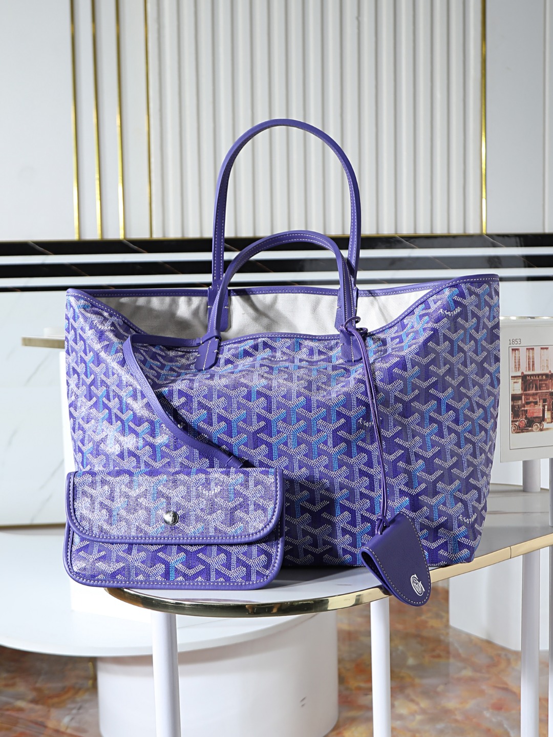 NO:941533,[Premium quality, original goods] This 2026 limited edition SAINT LOUIS small bag is made of limited edition four-season colorful canvas, inspired by the gorgeous four-season tones and launched in four colors. The colorful GOYARDINE canvas replaces the conventional three-color design with a Y-shaped pattern in six colors. Whether it is refined and elegant or casual, low-key and restrained or eye-catching. SAINT  LOUIS large handbags can be perfectly adapted to various occasions. They are extremely light and can be used on both sides. They are equipped with a 'CROC' leather bag to ensure the safety of items and come with a removable inner bag. M size size34×15×28cm, bag opening 47cm 020146, Goya, original leather, louis vuitton, saint laurent19860909【特级品质 原厂货】这款2026年限量版SAINT LOUIS小号包袋,参与限定四季炫彩帆布打造,灵感源自绚烂的四季色调从而推出四款配色.多彩GOYARDINE帆布以六种配色的Y字纹取代常规的三色设计.无论是精致优雅或休闲随性,低调内敛或夺目亮眼. SAINT LOUIS大号手袋都可以完美适配各种场合,轻盈至极还可以双面使用,配有“CROC”有皮革包夹确保物品安全,并附有可拆卸内袋. M尺寸size34×15×28cm,袋口47cm 020146,戈雅，原厂皮,louis vuitton,saint laurent,Bag
