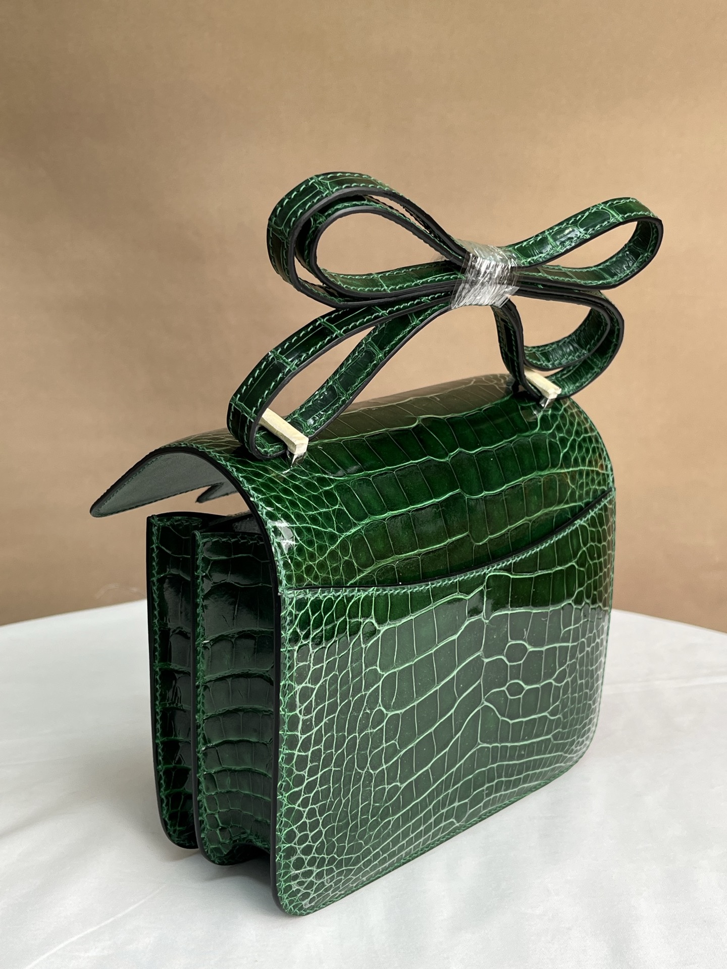 Hermes Constance 19 Emerald green crocodile embossed patent 19 crossbody everyday