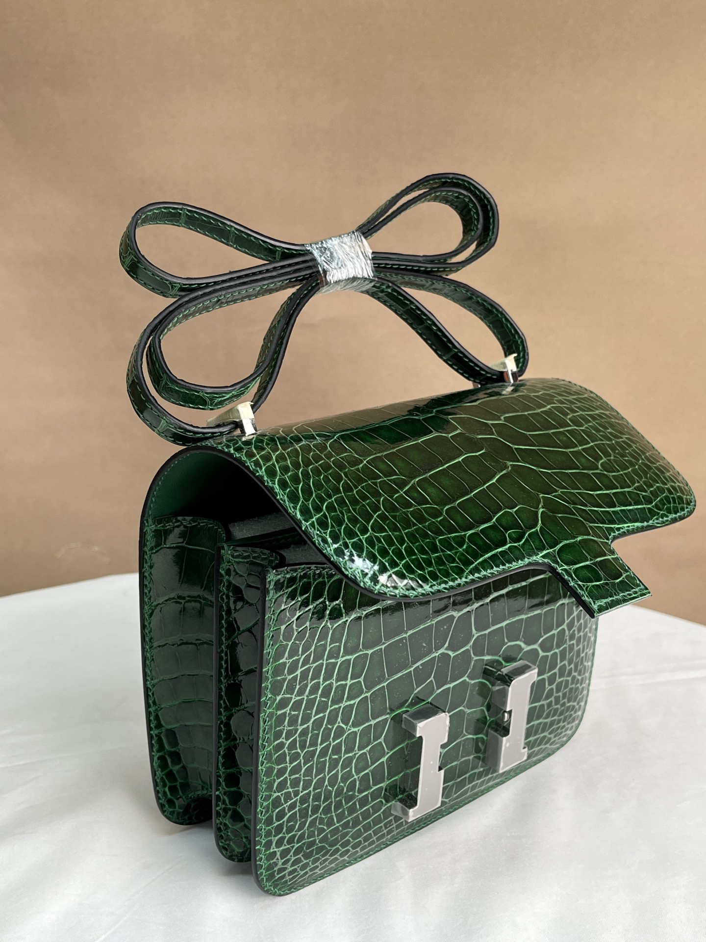 Hermes Constance 19 Emerald green crocodile embossed patent 19 crossbody everyday