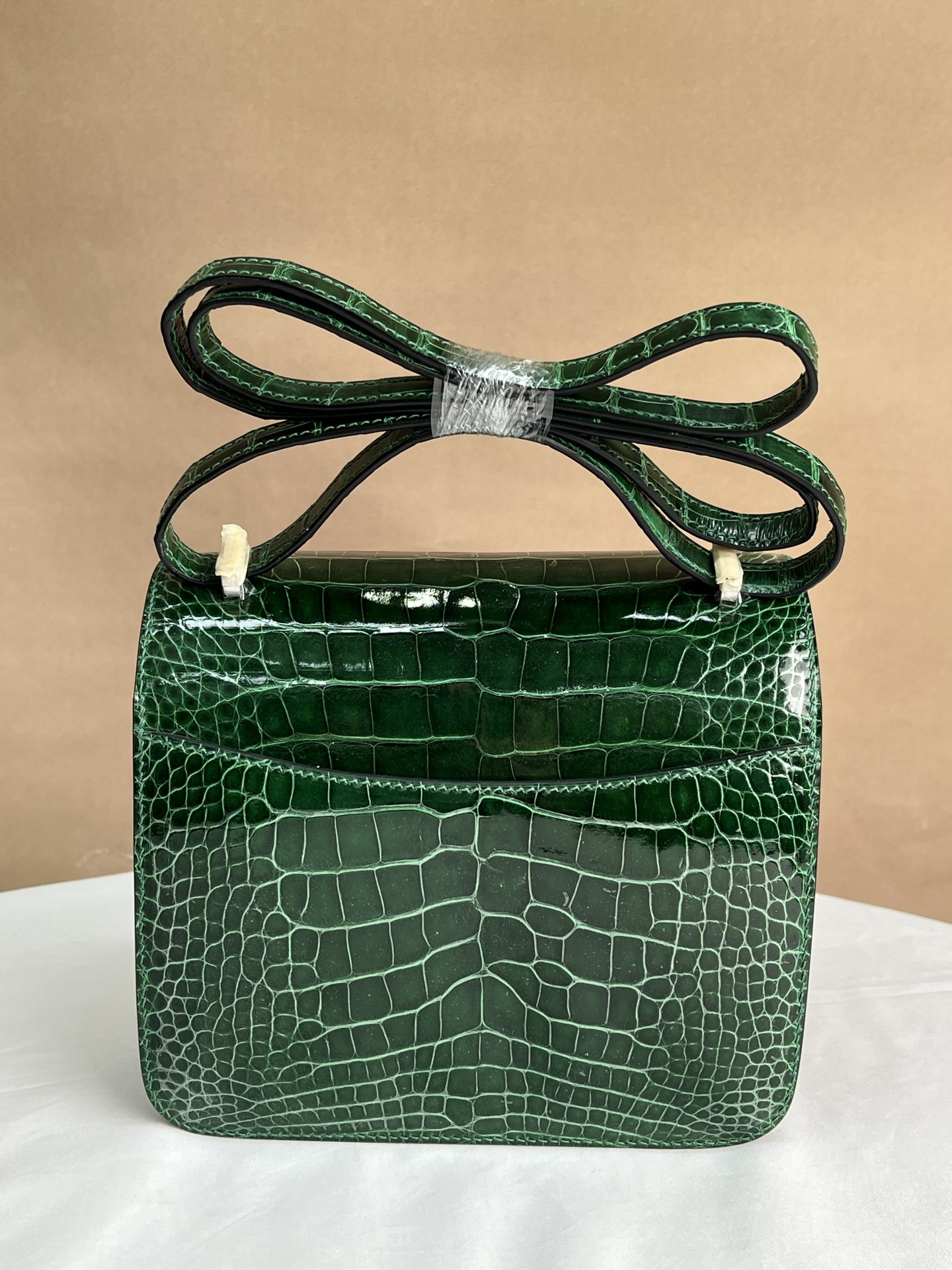 Hermes Constance 19 Emerald green crocodile embossed patent 19 crossbody everyday