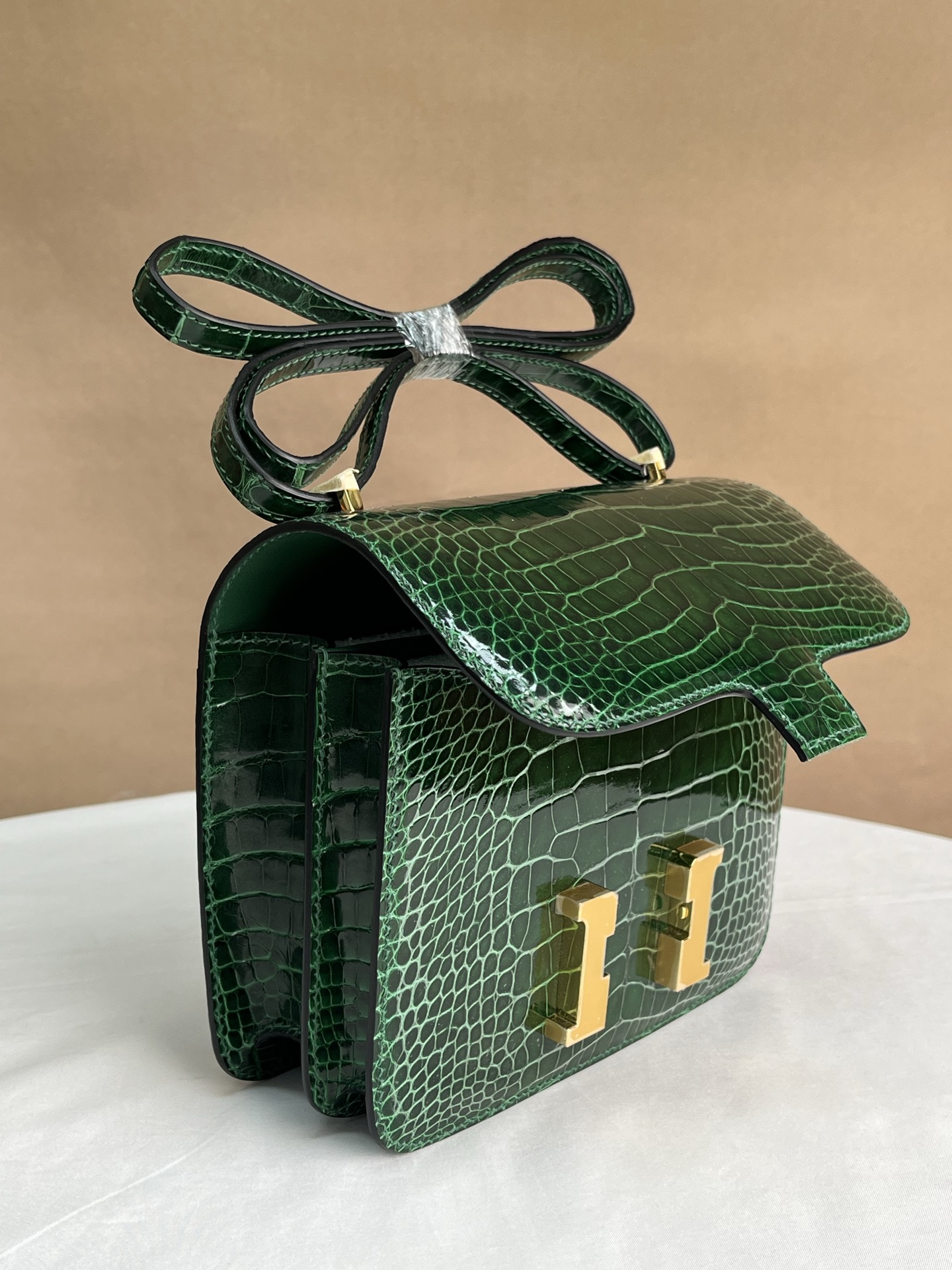 Hermes Constance 19 Emerald green glossy crocodile 19 shoulder everyday