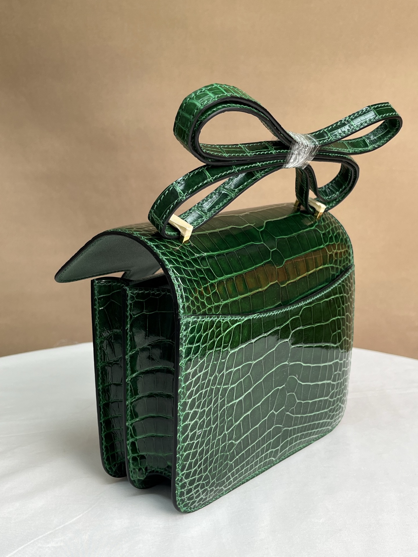 Hermes Constance 19 Emerald green glossy crocodile 19 shoulder everyday