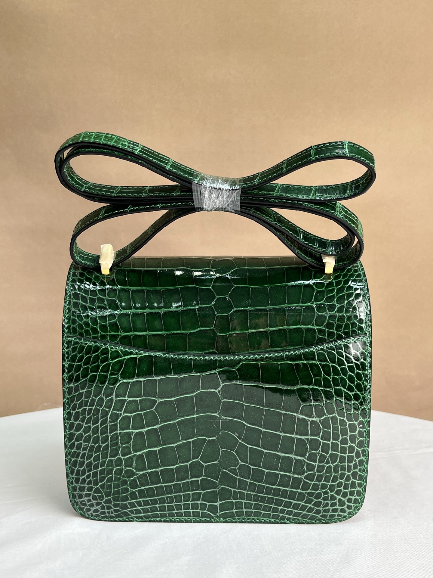 Hermes Constance 19 Emerald green glossy crocodile 19 shoulder everyday