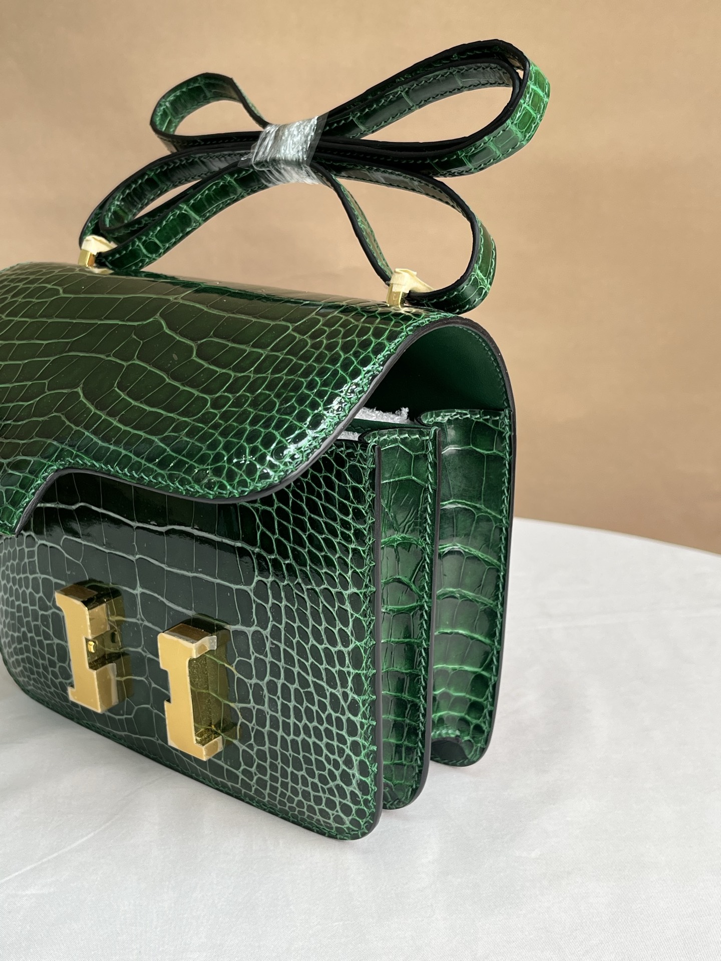 Hermes Constance 19 Emerald green glossy crocodile 19 shoulder everyday