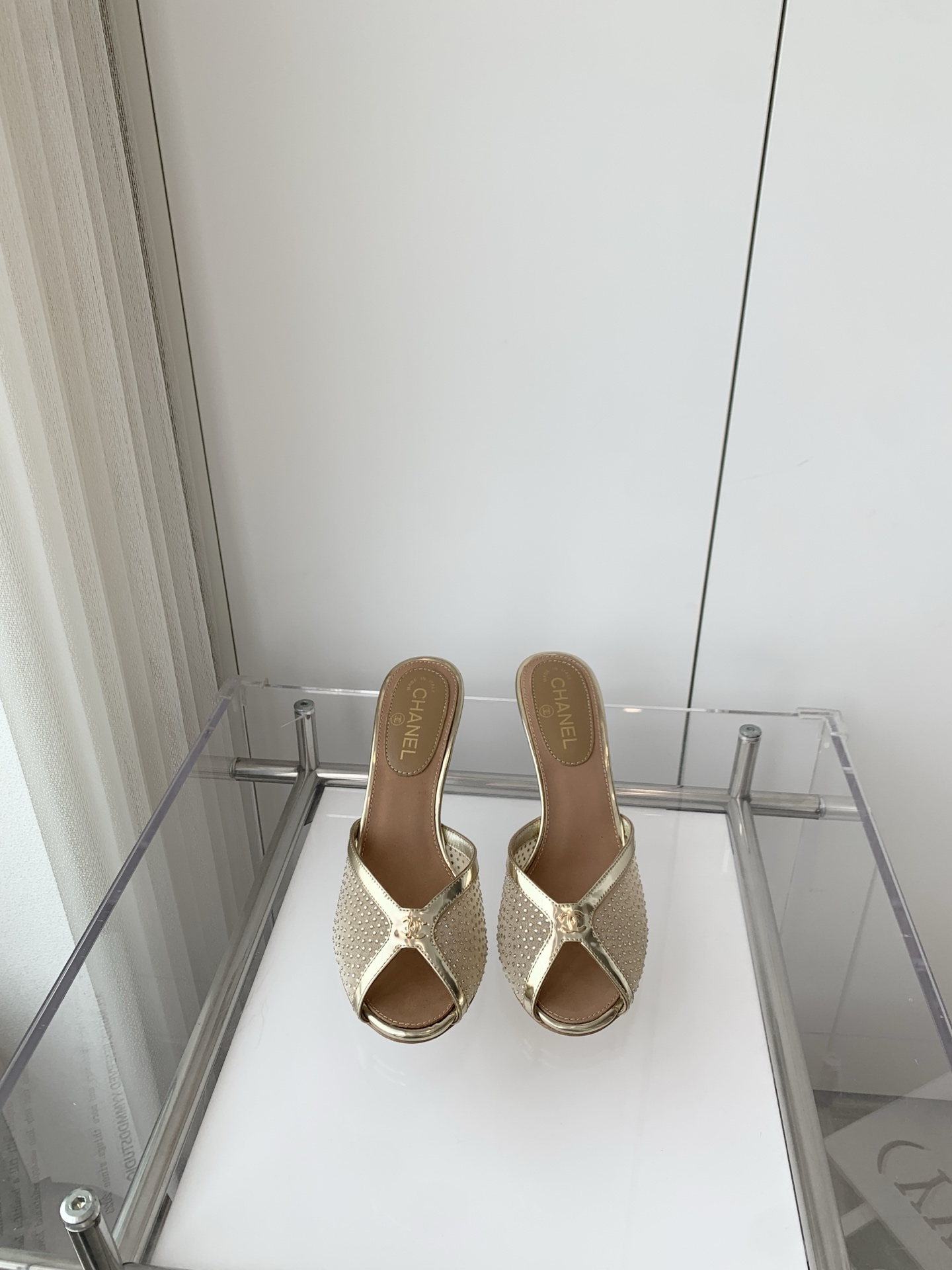 NO:241214,Xiaoxiang 2025 new slippers ~~~The highest version in the market~~~Copy the same as the original version 11!  Non-market ordinary version. Fabric cowhide or fabric heel height 8.5cm outsole Italian leather sole size 35-39 (40, customized non-return and exchange), high heels, high heels, slippers, cowhide19860909小香2025新品拖鞋 ～～～市场最高版～～～同原版11复制！非市场普通版本. 面料牛皮or织物 跟高8.5cm 大底意大利皮底 码数35-39（40、定做不退换）,高跟鞋,high heels,slippers,cowhide,Women's Shoes