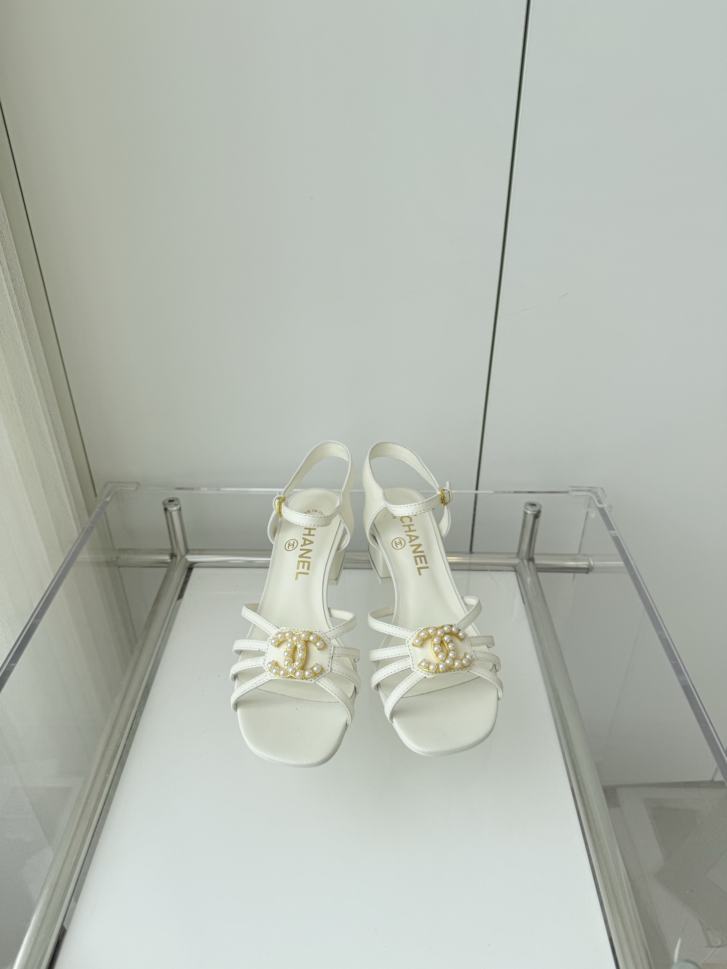 NO:241220,Xiaoxiang 2025 new sandals ~~~ the highest version in the market~~~~ the same as original version 11!  Non-market ordinary version. Fabric sheepskin heel height 4.5cm outsole Italian leather sole size 35-39 (40, customized non-return and exchange), sandals, sandals, sheepskin19860909小香2025新品凉鞋 ～～～市场最高版～～～同原版11复制！非市场普通版本. 面料羊皮 跟高4.5cm 大底意大利皮底 码数35-39（40、定做不退换）,凉鞋,sandals,sheepskin,Women's Shoes