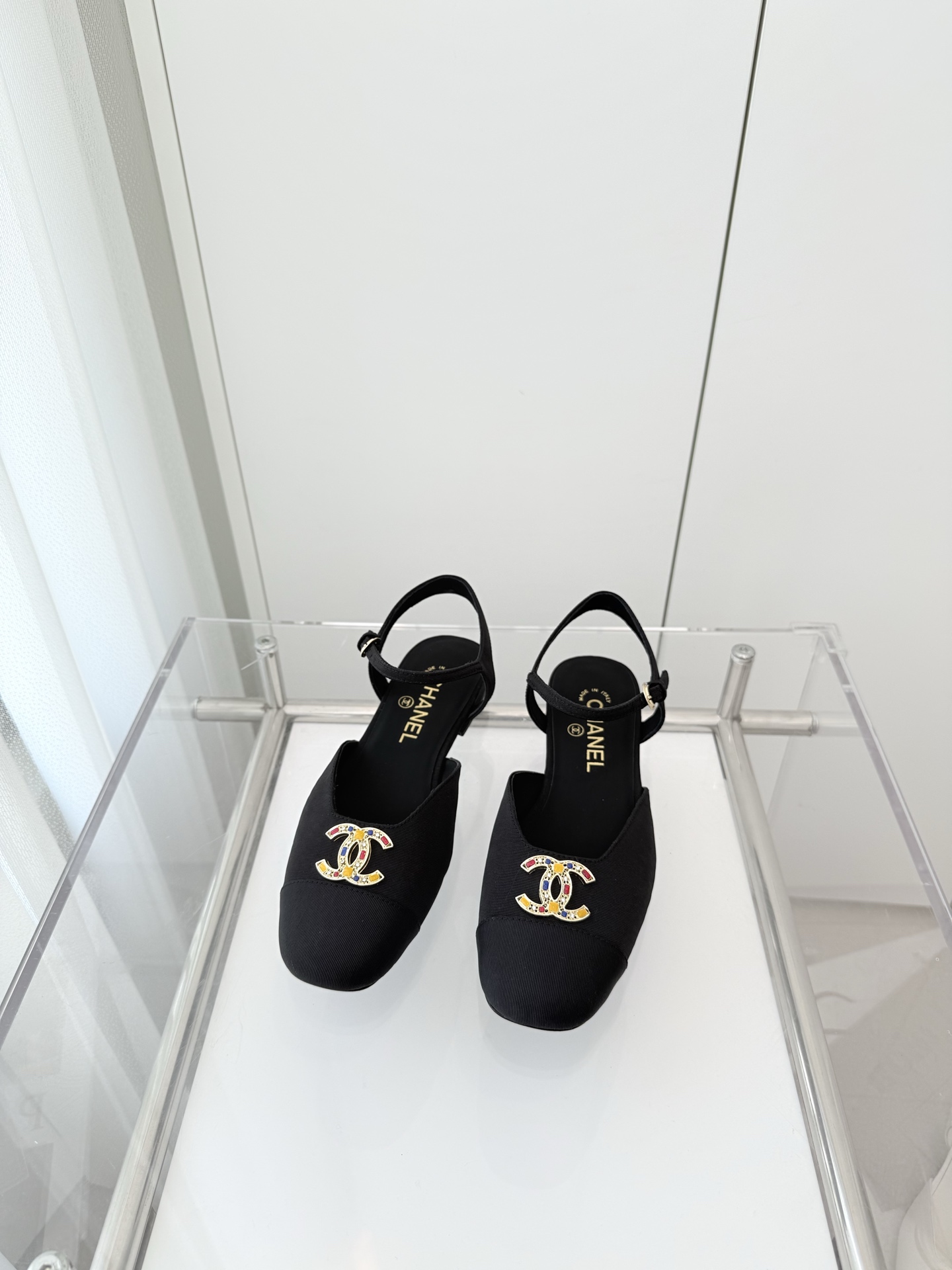 NO:259894,Xiaoxiang's new spring 2025 ~~~ Xiaoxiang's new sandals!  Copy the same as original version 11!  Non-market ordinary version. Fabric fabric inner sheepskin heel height 1.8cm outsole Italian leather sole size 35-39 (40 custom made without return), sandals, sandals, sheepskin19860909小香2025春季新品 ～～～小香新款凉鞋！同原版11复制！非市场普通版本. 面料织物 内里羊皮 跟高1.8cm 大底意大利皮底 码数35-39（40定做不退换）,凉鞋,sandals,sheepskin,Women's Shoes