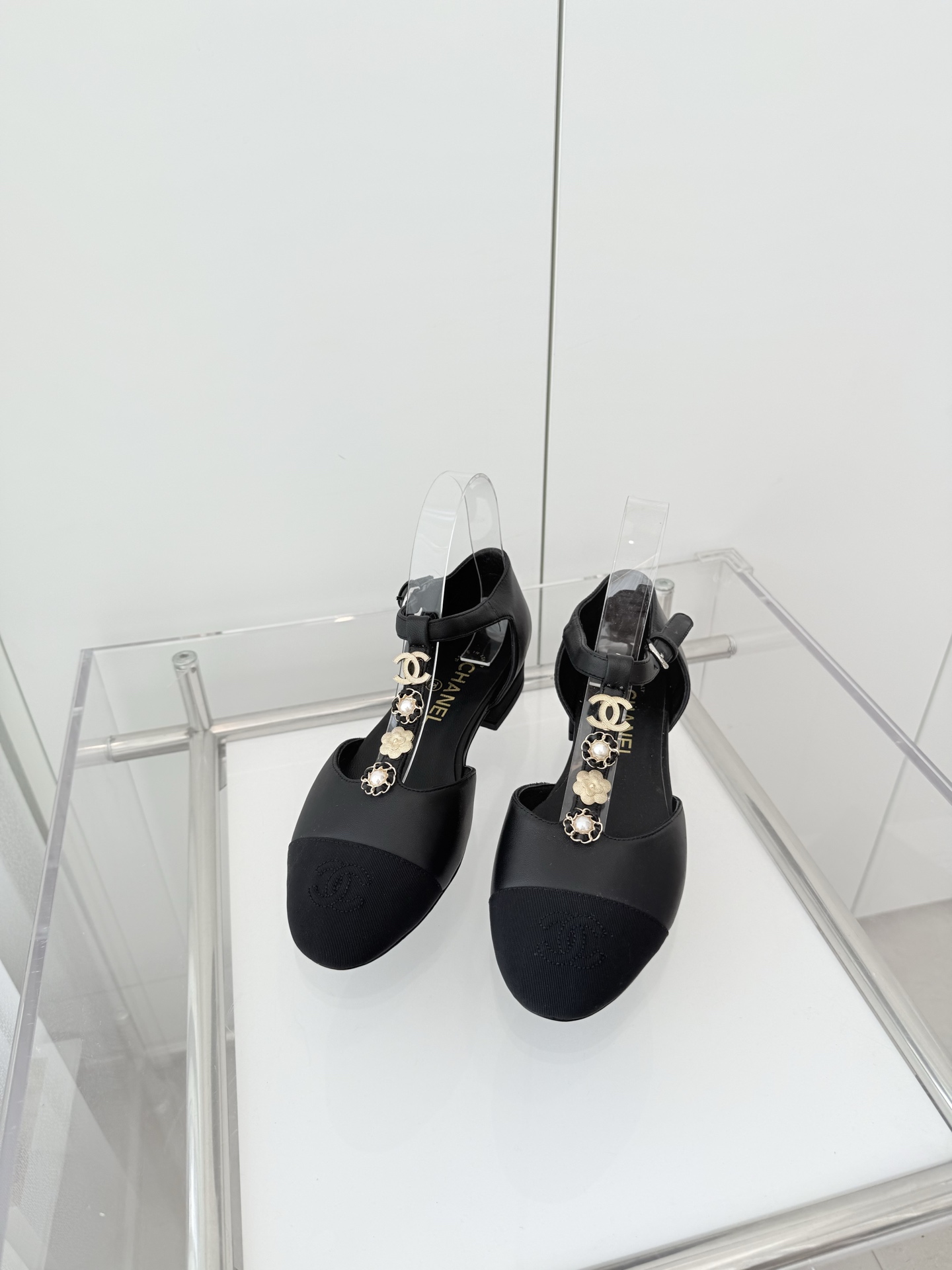 NO:406418,Xiaoxiang's new spring 2025 ~~~ Xiaoxiang's new style!  Copy the same as original version 11!  Non-market ordinary version. Fabric sheepskin inner sheepskin heel height 1.8cm outsole Italian leather sole size 35-39 (40 custom made without return or exchange), single shoes, sheepskin19860909小香2025春季新品 ～～～小香新款！同原版11复制！非市场普通版本. 面料羊皮 内里羊皮 跟高1.8cm 大底意大利皮底 码数35-39（40定做不退换）,单鞋,sheepskin,Women's Shoes