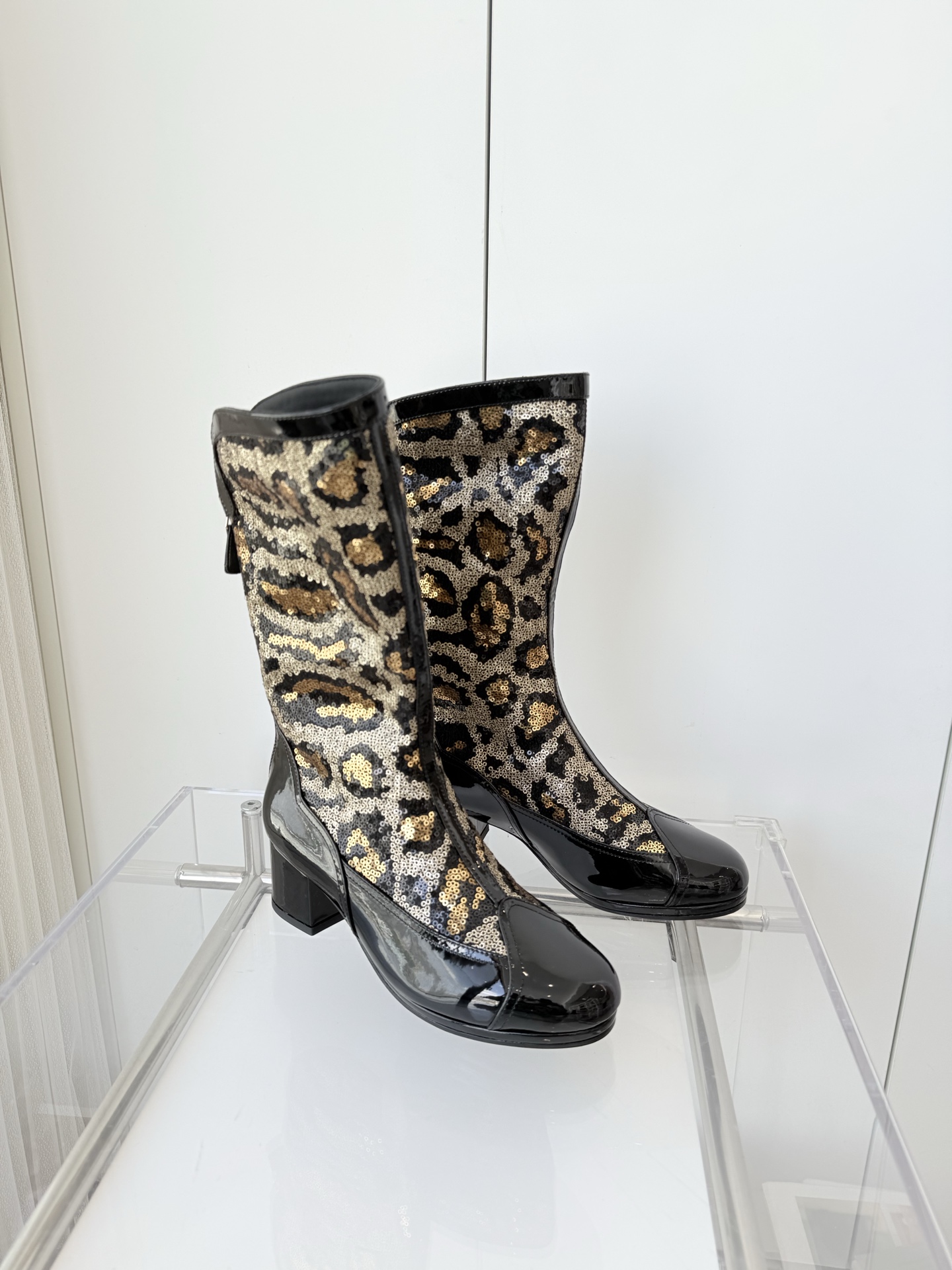 NO:444570,Xiaoxiang 2025 new boots ~~~ Exclusive recommendation, the highest version in the market~~~ Original 11 customization, fabric cowhide or fabric inner sheep lining, large sole, heel height 5cm, cylinder height 10 inches, size 35-39 (40 custom made without return), boots, boots, cowhide19860909小香2025新款靴子 ～～～独家推荐,市场最高版～～～原版11定制, 面料牛皮or织物 内里羊里 大底皮底 跟高5cm 筒高10寸 码数35-39（40定做不退换）,靴子,boots,cowhide,Women's Shoes