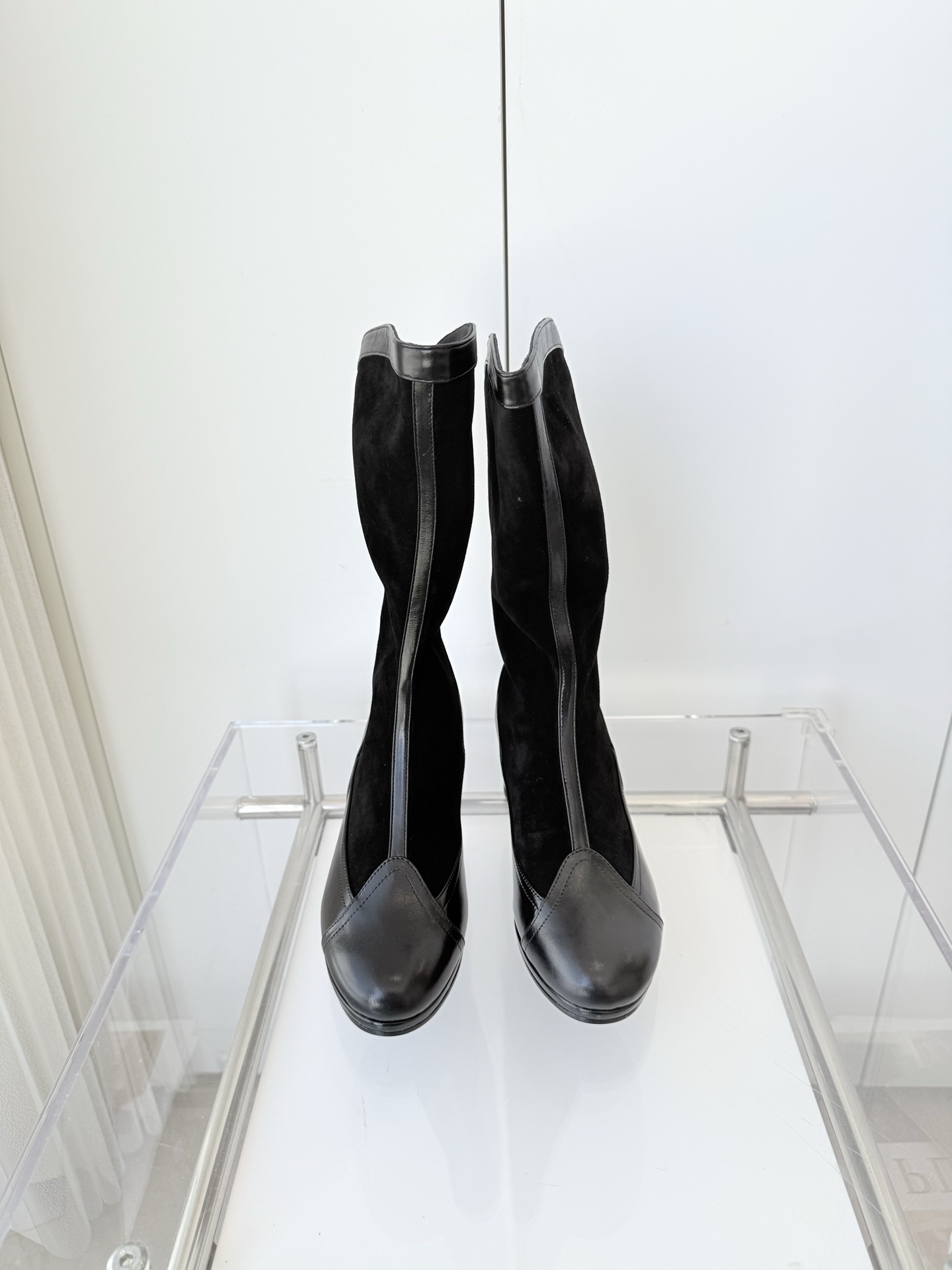 NO:444579,Xiaoxiang 2025 new boots ~~~ Exclusive recommendation, the highest version in the market~~~ Original 11 customization, fabric cowhide or suede inner sheep lining, big sole leather sole 5cm heel height 10 inches tall, size 35-39 (40 custom made without return), boots, boots, cowhide, chamois leather19860909小香2025新款靴子 ～～～独家推荐,市场最高版～～～原版11定制, 面料牛皮or麂皮 内里羊里 大底皮底 跟高5cm 筒高10寸 码数35-39（40定做不退换）,靴子,boots,cowhide,chamois leather,Women's Shoes