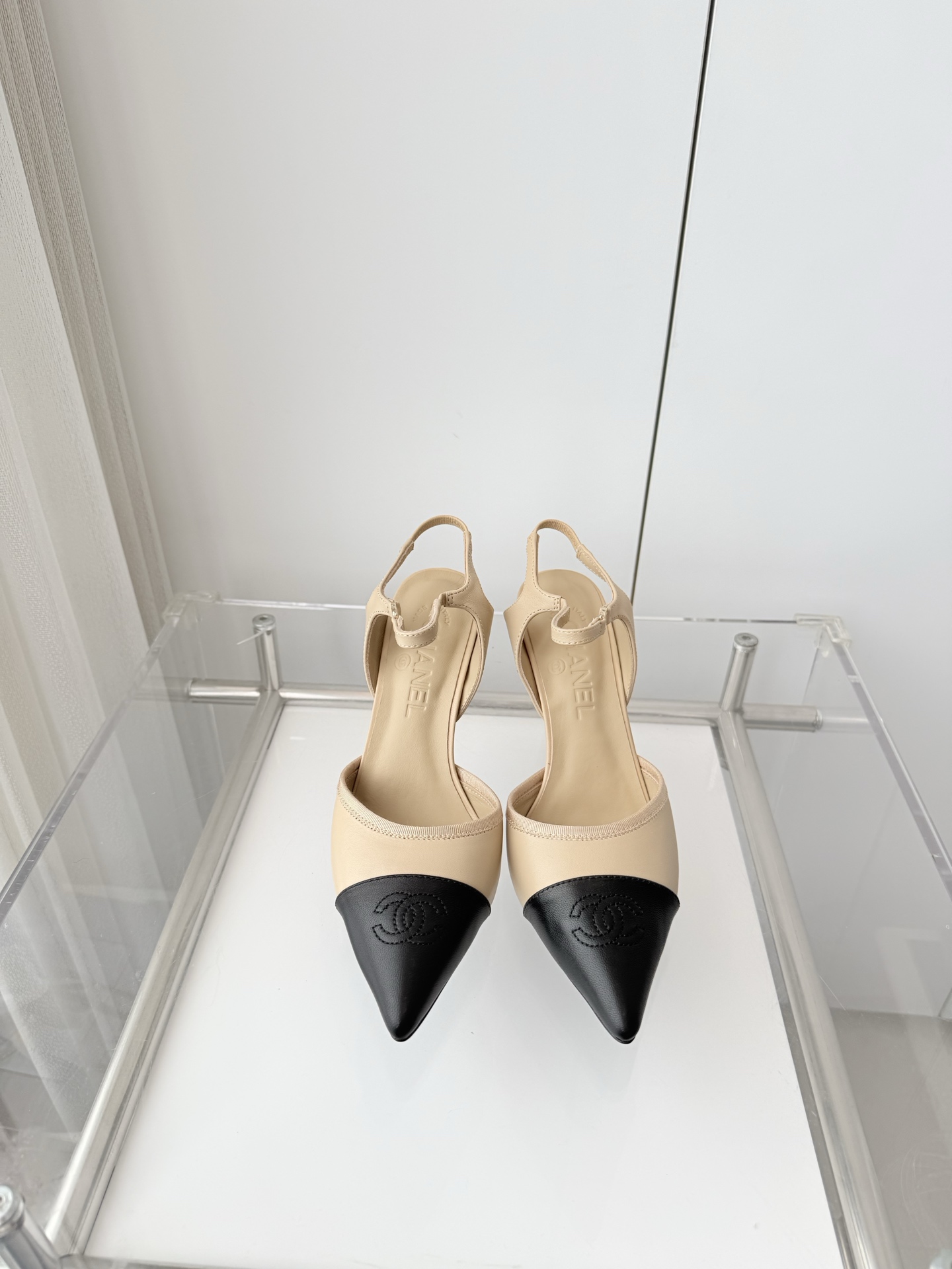 NO:788210,270 Xiaoxiang 2026 early spring new product ~~~The highest version on the market~~~11 copies of the original version!  Non-market ordinary version. Fabric sheepskin, sheepskin lining, outsole Italian leather sole, heel height 8.3cm, size 35-39 (40, 41 customized, non-refundable), high-heeled sandals, sandals, high heels, sheepskin19860909270小香2026早春新品 ～～～市场最高版～～～同原版11复制！非市场普通版本. 面料羊皮 内里羊皮 大底意大利皮底 跟高8.3cm 码数35-39（40、41定做不退换）,高跟鞋凉鞋,sandals,high heels,sheepskin,Women's Shoes