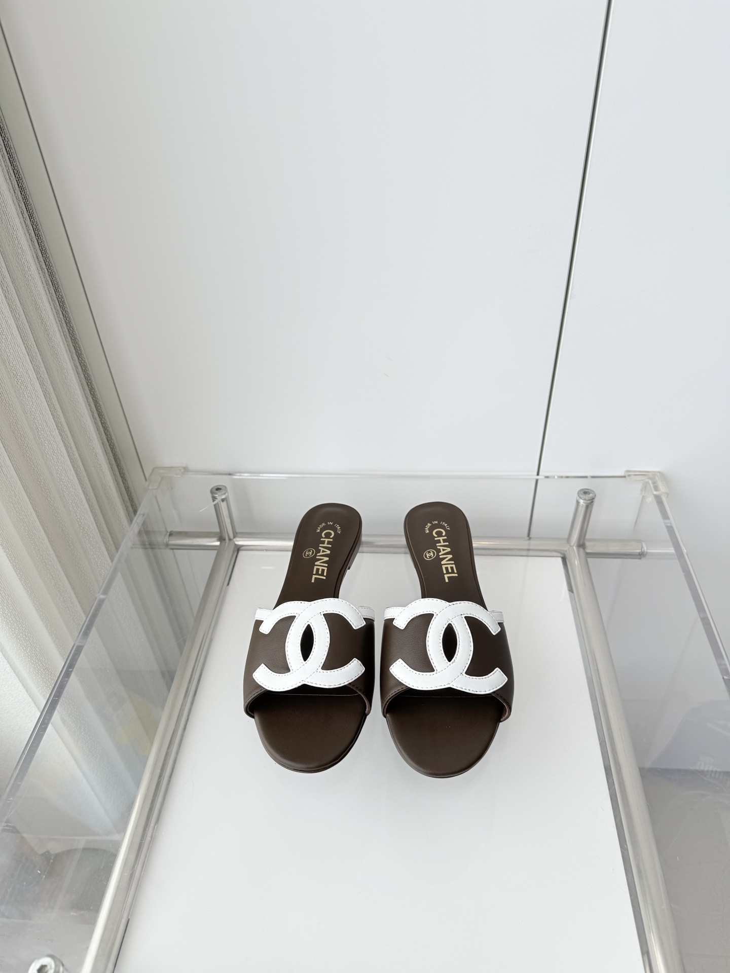 NO:788177,Comes with an airplane box and adds 10 Xiaoxiang 2026 early spring new sandals ~~~The highest version on the market~~~11 copies of the same original version!  Non-market ordinary version. Fabric sheepskin, heel height 1cm, outsole Italian leather sole, size 35-39 (40, 41 customized, non-refundable), high heels and slippers, sandals, high heels, slippers, sheepskin19860909配飞机盒加10 小香2026早春新品凉鞋 ～～～市场最高版～～～同原版11复制！非市场普通版本. 面料羊皮 跟高1cm 大底意大利皮底 码数35-39（40、41定做不退换）,高跟鞋拖鞋,sandals,high heels,slippers,sheepskin,Women's Shoes