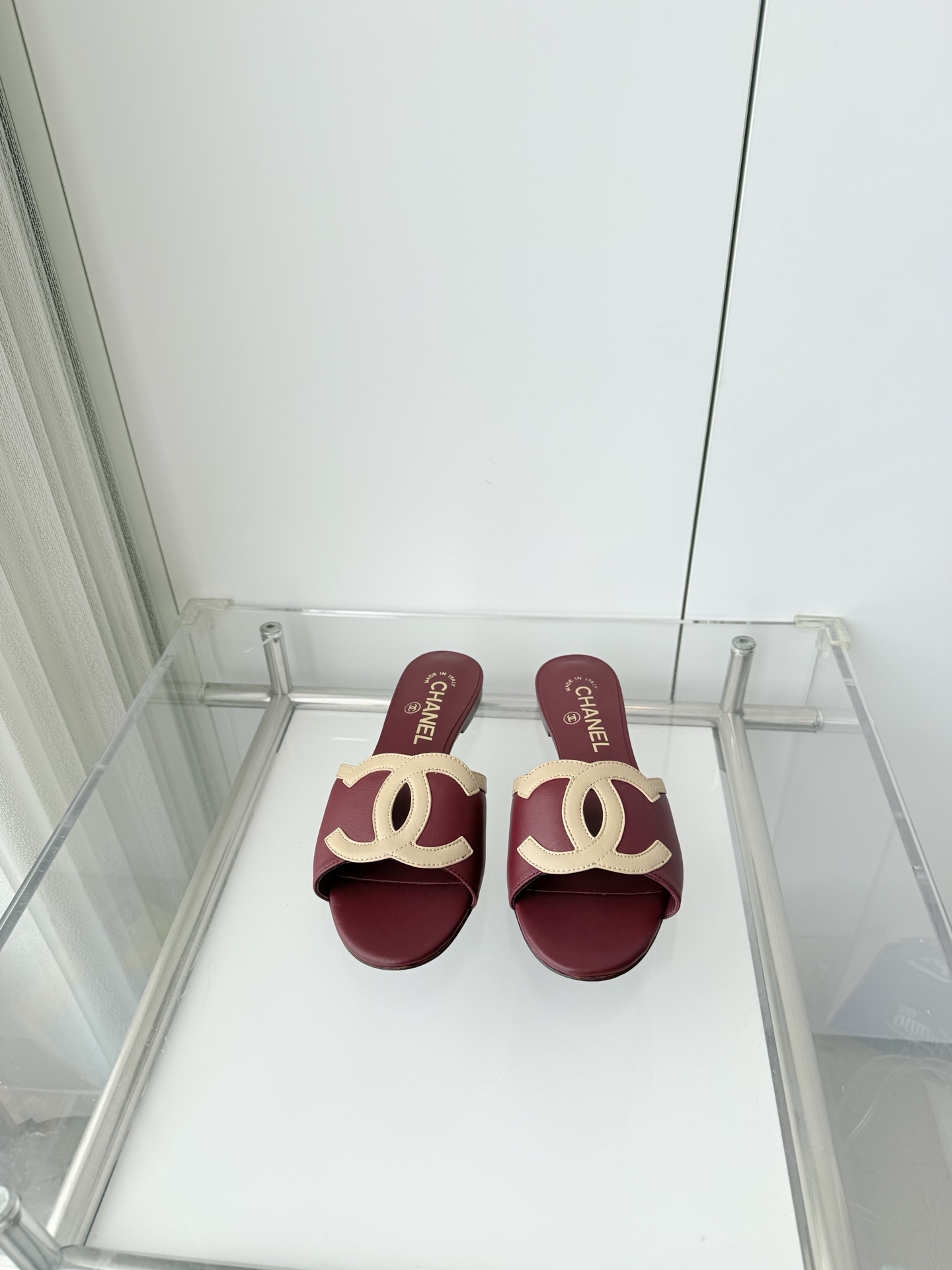 NO:788180,Comes with an airplane box and adds 10 Xiaoxiang 2026 early spring new sandals ~~~The highest version on the market~~~11 copies of the same original version!  Non-market ordinary version. Fabric sheepskin, heel height 1cm, outsole Italian leather sole, size 35-39 (40, 41 customized, non-refundable), high heels and slippers, sandals, high heels, slippers, sheepskin19860909配飞机盒加10 小香2026早春新品凉鞋 ～～～市场最高版～～～同原版11复制！非市场普通版本. 面料羊皮 跟高1cm 大底意大利皮底 码数35-39（40、41定做不退换）,高跟鞋拖鞋,sandals,high heels,slippers,sheepskin,Women's Shoes