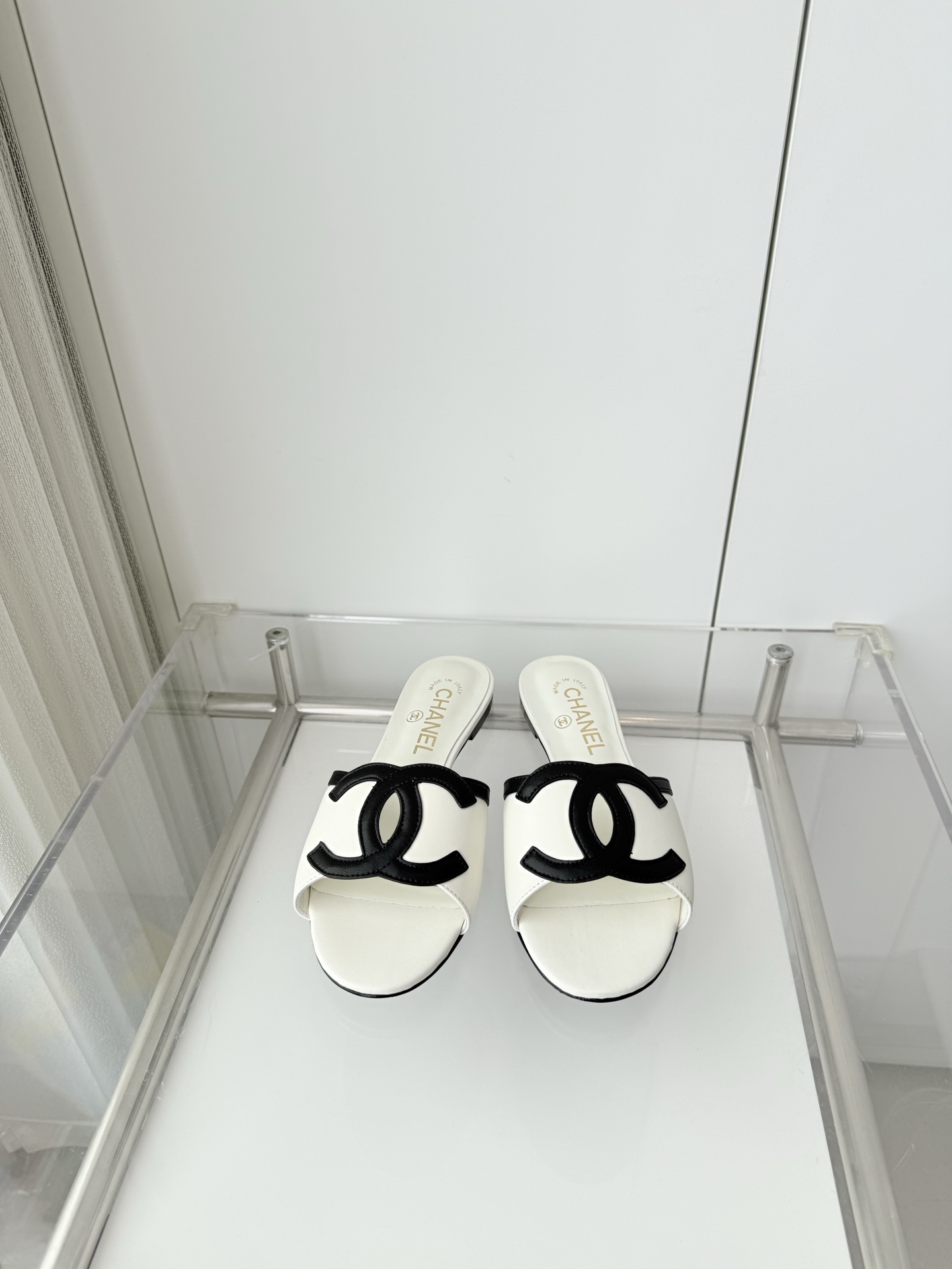 NO:788186,Comes with an airplane box and adds 10 Xiaoxiang 2026 early spring new sandals ~~~The highest version on the market~~~11 copies of the same original version!  Non-market ordinary version. Fabric sheepskin, heel height 1cm, outsole Italian leather sole, size 35-39 (40, 41 customized, non-returnable), high heels, slippers, sandals, high heels, slippers, sheepskin19860909配飞机盒加10 小香2026早春新品凉鞋 ～～～市场最高版～～～同原版11复制！非市场普通版本. 面料羊皮 跟高1cm 大底意大利皮底 码数35-39（40、41 定做不退换）,高跟鞋拖鞋,sandals,high heels,slippers,sheepskin,Women's Shoes