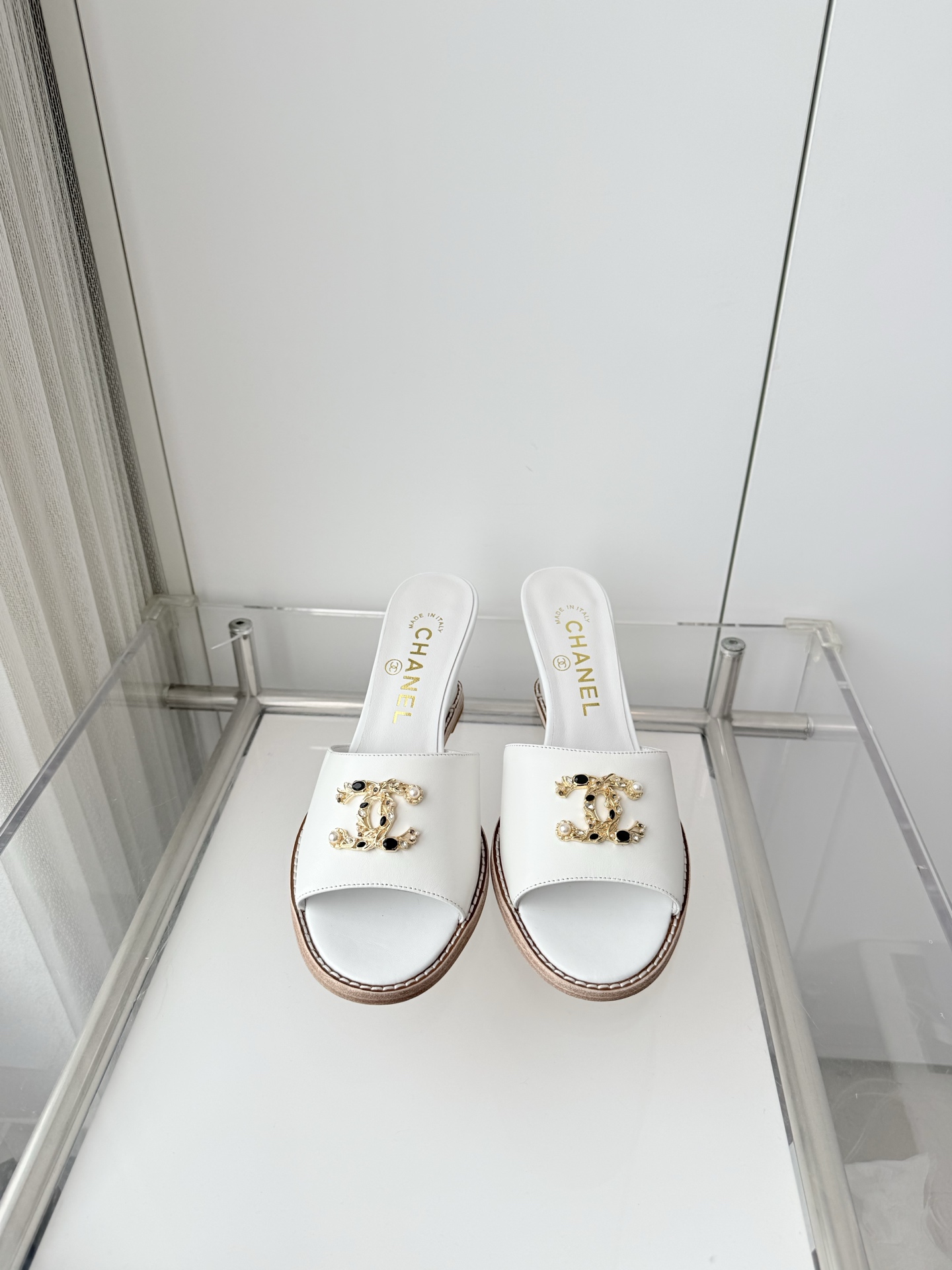 NO:788193,250 with airplane case, plus 10 Xiaoxiang 2026 early spring new sandals ~~~The highest version on the market~~~11 copies of the original version!  Non-market ordinary version. Fabric sheepskin, heel height 6.5cm, outsole Italian leather, size 35-39 (40, 41 customized, non-returnable), high heels, slippers, sandals, high heels, slippers, sheepskin19860909250 配飞机盒 加10 小香2026早春新品凉鞋 ～～～市场最高版～～～同原版11复制！非市场普通版本. 面料羊皮 跟高6.5cm 大底意大利皮底 码数35-39（40、41定做不退换）,高跟鞋拖鞋,sandals,high heels,slippers,sheepskin,Women's Shoes