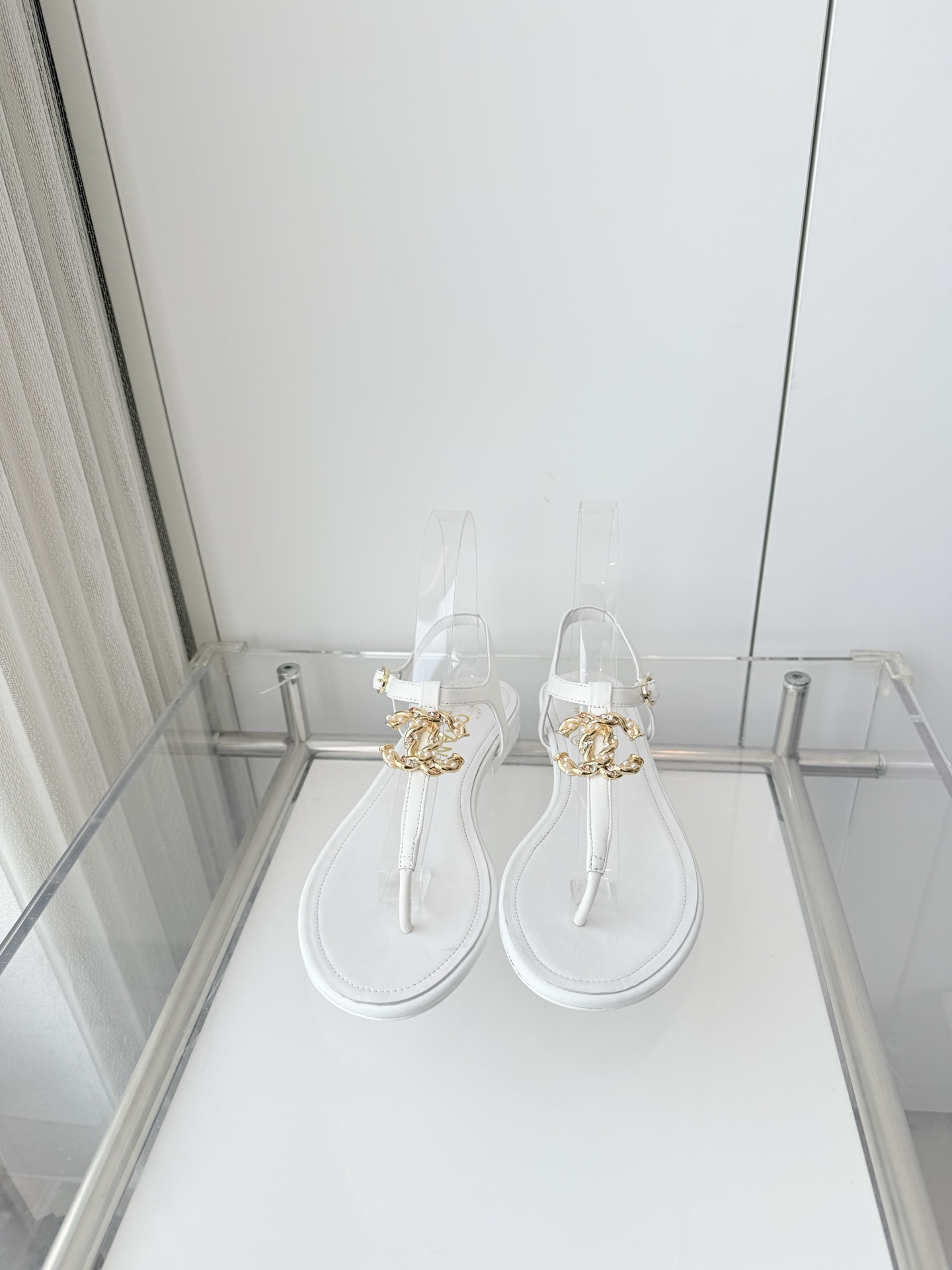 NO:788160,240 with airplane case, plus 10 Xiaoxiang 2026 early spring new sandals ~~~The highest version on the market~~~11 copies of the original version!  Non-market ordinary version. Made of sheepskin. Heel height 1cm. Outsole Italian leather. Size 35-39 (40 and 41 are custom-made and cannot be returned or exchanged). Split-toe shoes, sandals, sheepskin19860909240配飞机盒 加10 小香2026早春新品凉鞋 ～～～市场最高版～～～同原版11复制！非市场普通版本. 面料羊皮 跟高1cm 大底意大利皮底 码数35-39（40、41定做不退换）,分趾鞋,sandals,sheepskin,Women's Shoes