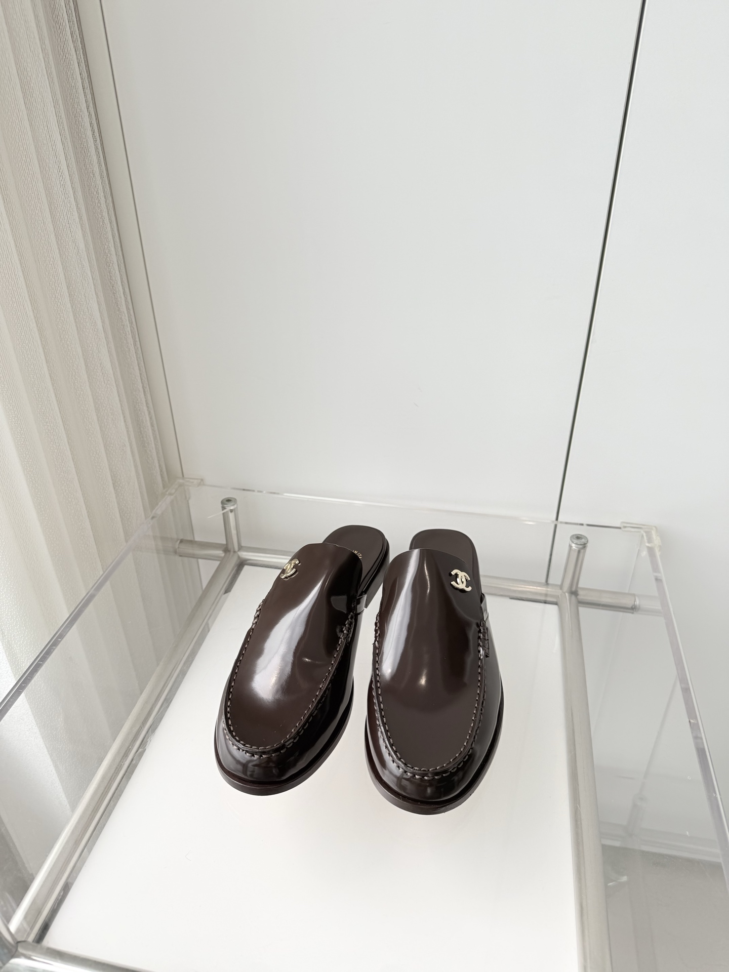 NO:788156,270 Xiaoxiang 2026 new Mule slippers ~~~The highest version on the market~~~11 copies of the original version!  Non-market ordinary version. Fabric cowhide, sheepskin lining, outsole Italian leather, heel height 2.5cm, size 35-39 (40, custom made, non-refundable), half-slip sandals, sandals, slippers, cowhide, sheepskin19860909270小香2026新品穆勒拖鞋 ～～～市场最高版～～～同原版11复制！非市场普通版本. 面料牛皮 内里羊皮里 大底意大利皮底 跟高2.5cm 码数35-39（40、定做不退换）,半拖凉鞋,sandals,slippers,cowhide,sheepskin,Women's Shoes