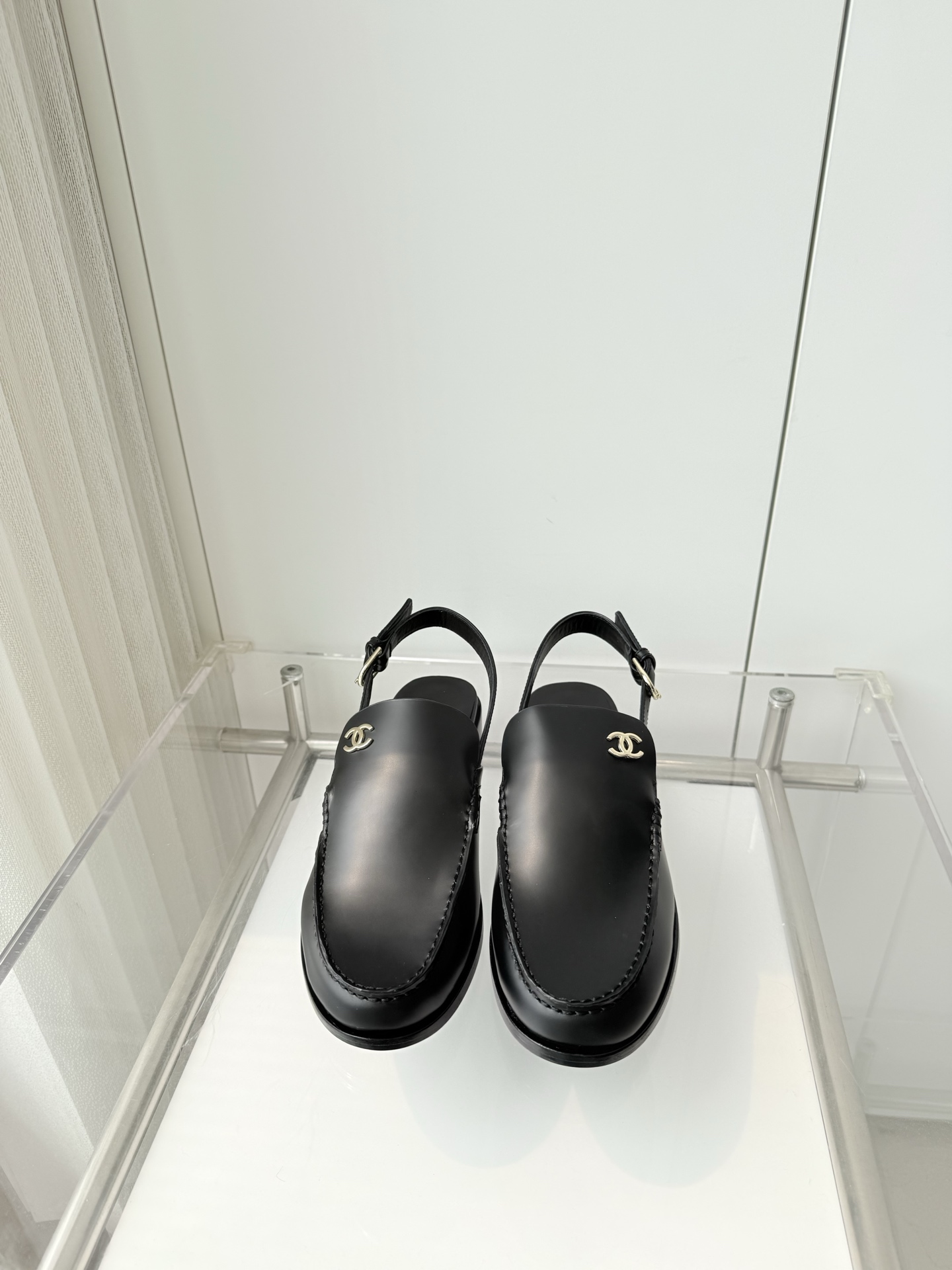 NO:788158,275 Xiaoxiang 2026 new Mule slippers ~~~The highest version on the market~~~11 copies of the original version!  Non-market ordinary version. Fabric cowhide, sheepskin lining, outsole Italian leather, heel height 2.5cm, size 35-39 (40, custom made, non-refundable), half-slip sandals, sandals, slippers, cowhide, sheepskin19860909275小香2026新品穆勒拖鞋 ～～～市场最高版～～～同原版11复制！非市场普通版本. 面料牛皮 内里羊皮里 大底意大利皮底 跟高2.5cm 码数35-39（40、定做不退换）,半拖凉鞋,sandals,slippers,cowhide,sheepskin,Women's Shoes