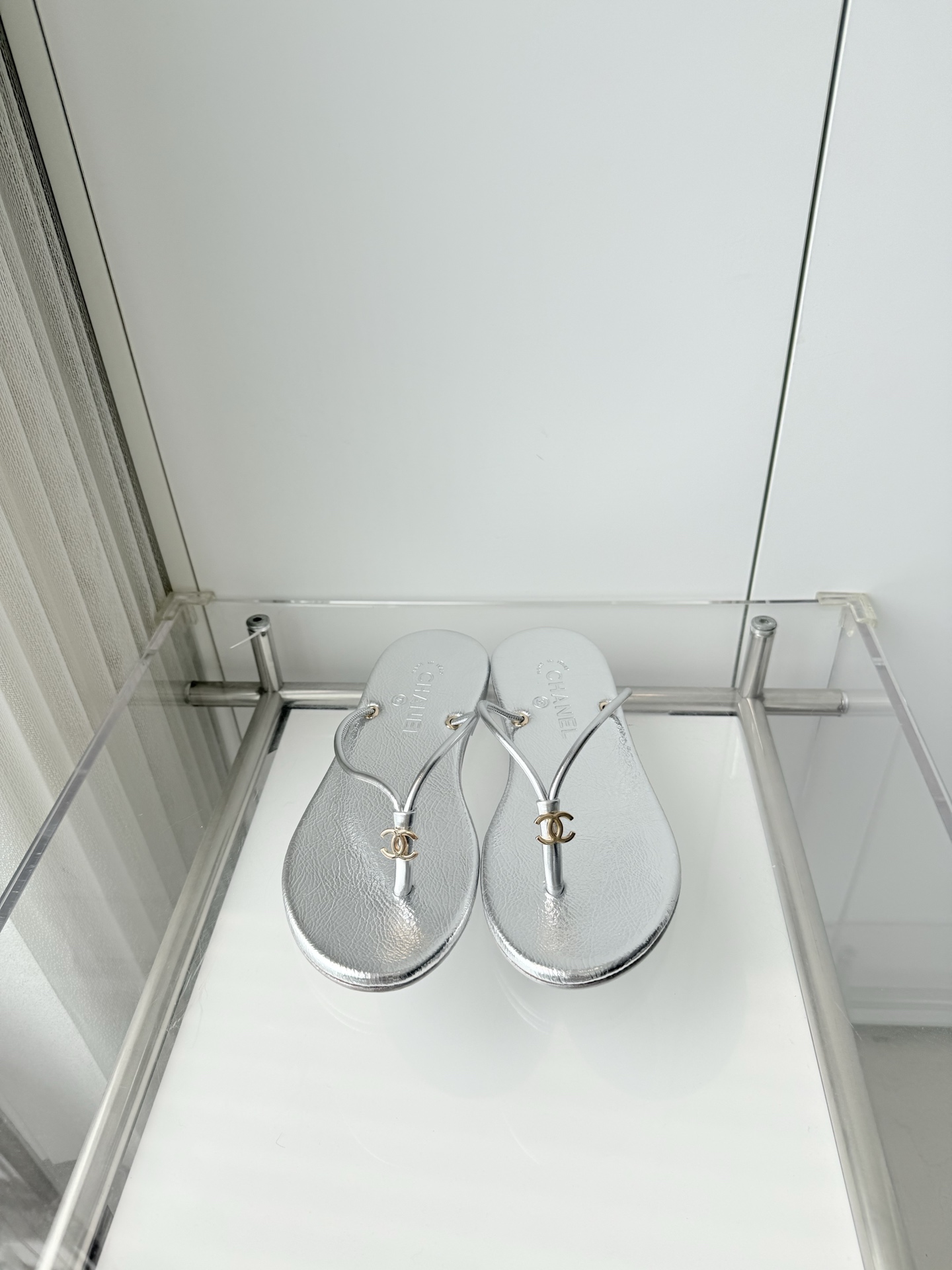 NO:788150,Xiaoxiang's 2026 early spring new sandals ~~~The highest version on the market~~~11 copies of the original version!  Non-market ordinary version. Fabric sheepskin, heel height 1cm, outsole Italian leather sole, size 35-39 (40, custom made, non-refundable), split-toe shoes, sandals, sheepskin19860909小香2026早春新品凉鞋 ～～～市场最高版～～～同原版11复制！非市场普通版本. 面料羊皮 跟高1cm 大底意大利皮底 码数35-39（40、定做不退换）,分趾鞋,sandals,sheepskin,Women's Shoes