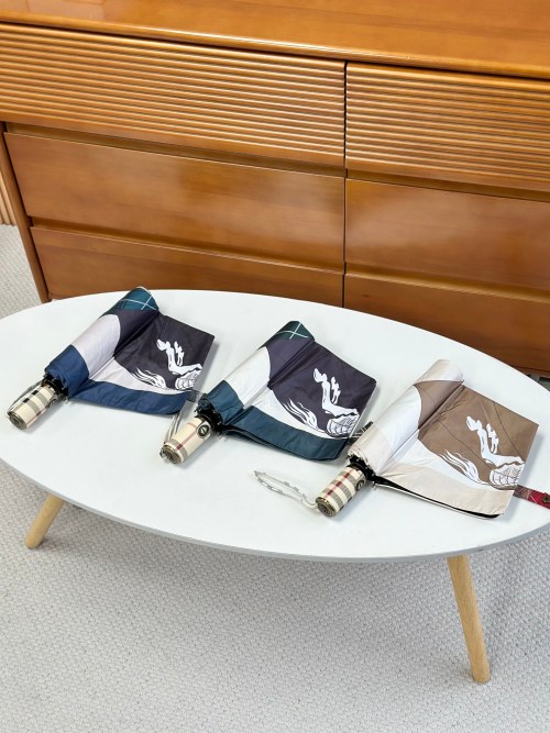 Burberry Automatic 3-Fold Umbrella with Unique Pattern and Lightweight Design 1 Burberry Automatic 3-Fold Umbrella with Unique Pattern and Lightweight Design
