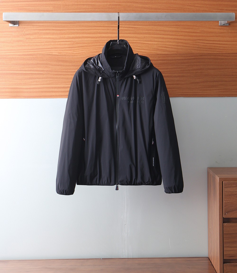 NO:123353,Moncler hooded jacket, spring and summer new style, classic jacket recommendation!  Men's jacket, fashionable and casual jacket, high-woven and super delicate high-tech smooth composite fabric material, the texture of the fabric is very high-end and delicate, with a strong sense of class, large logo embroidery design on the chest, and all accessories are customized to create a brand logo. It is both business and casual, and the style is versatile and suitable for all occasions, and anyone can easily control it!  Code number M-3XL code/6373, christian louboutin, Moncler, jackets & coats, jackets & coats, hats, alexander wang19860909蒙口夹克 moncler连帽外套 春夏新款,经典爆款夹克推荐！男士外套,时尚休闲外套夹克 ,高织超细腻的高科技爽滑复合布材质,面料的质感很高档细腻,档次感强 ,胸前大logo刺绣设计,辅料全定制出品牌logo.商务休闲兼备款,款式百搭适合各种场合 ,任何人都可以轻松驾驭！ 码数M-3XL码/6373,,christian louboutin,Moncler,jackets & coats,jackets & coats,hats,alexander wang,Men's clothing