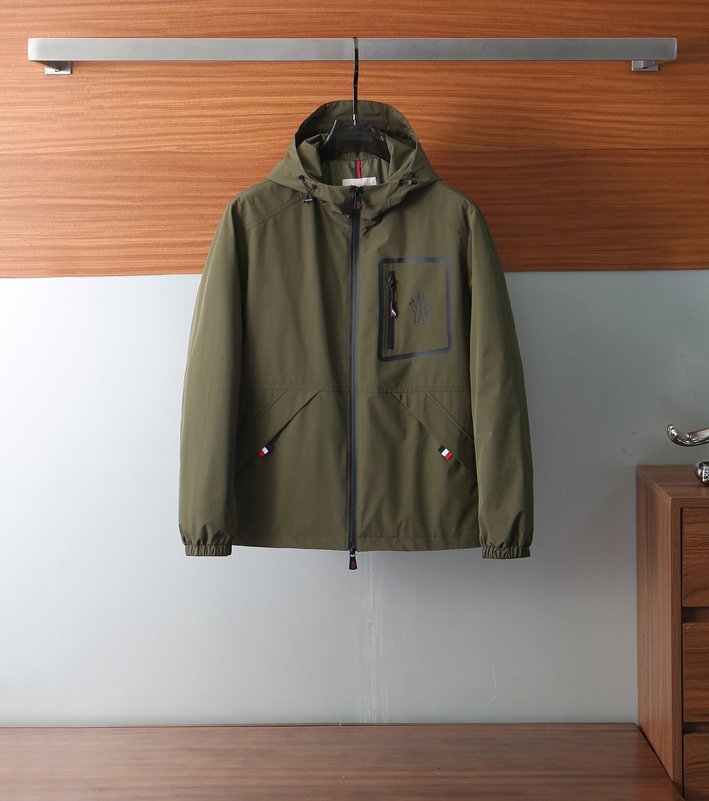 NO:140421,MQ&Mongko 2025SS new jacket jacket. Hooded design jacket is fashionable and stylish. It uses custom windproof and rainproof fabric, wrinkle-resistant and upright and comfortable upper body; the sleeves are decorated with brand logo patterns, which are highly recognizable; the chest pocket design increases fashion sense and personality; a jacket suitable for many occasions, not picking up age or occasions. [Color] Black Green/8815 [Size] 48-56,, jackets & coats, jackets & coats,hats,alexander wang19860909MQ&蒙寇2025SS新款夹克外套.连帽设计冲锋衣,时尚有型.采用定制防风防雨面料,抗皱立挺有型,上身舒适；袖子饰以品牌logo图案,辨识度极高；胸前口袋设计,增加时尚感和个性；一款适合多种场合穿搭的外套,不挑年纪,不挑场合.【颜色】黑色 绿色/8815【码数】48-56,,jackets & coats,jackets & coats,hats,alexander wang,Men's clothing