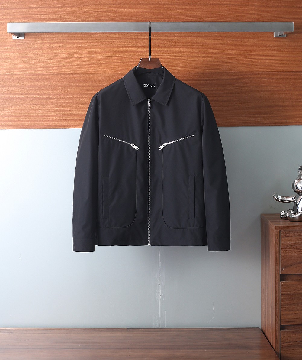 NO:161300,EZ&Jiniya 2025SS new lapel jacket jacket. It uses custom windproof and rainproof environmentally friendly polyester fiber fabric, wrinkle-resistant and upright, breathable and comfortable upper body; lapel design, commercial and casual merger; customer-supplied hardware and accessories, produced by brand factories, impeccable details; a jacket suitable for wearing in many occasions. [Color] Black Khaki/8827 [Size] 48-56,,zegna, jackets & coats, jackets & coats, alexander wang19860909EZ&杰尼垭2025SS新款翻领夹克外套.采用定制防风防雨环保聚酯纤维面料,抗皱立挺有型,透气上身舒适；翻领设计,商务与休闲兼并；客供五金辅料,品牌工厂出品,细节之处无可挑剔；一款适合多种场合穿搭的夹克.【颜色】黑色 卡其/8827【码数】48-56,,zegna,jackets & coats,jackets & coats,alexander wang,Men's clothing
