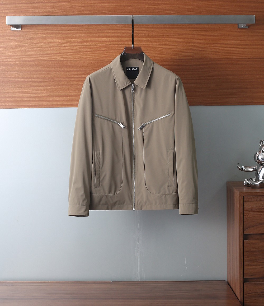 NO:140409,EZ&Jiniya 2025SS new lapel jacket jacket. It uses custom windproof and rainproof environmentally friendly polyester fiber fabric, wrinkle-resistant and upright, breathable and comfortable upper body; lapel design, commercial and casual merger; customer-supplied hardware and accessories, produced by brand factories, impeccable details; a jacket suitable for wearing in many occasions. [Color] Black Khaki/8827 [Size] 48-56,,zegna, jackets & coats, jackets & coats, alexander wang19860909EZ&杰尼垭2025SS新款翻领夹克外套.采用定制防风防雨环保聚酯纤维面料,抗皱立挺有型,透气上身舒适；翻领设计,商务与休闲兼并；客供五金辅料,品牌工厂出品,细节之处无可挑剔；一款适合多种场合穿搭的夹克.【颜色】黑色 卡其/8827【码数】48-56,,zegna,jackets & coats,jackets & coats,alexander wang,Men's clothing