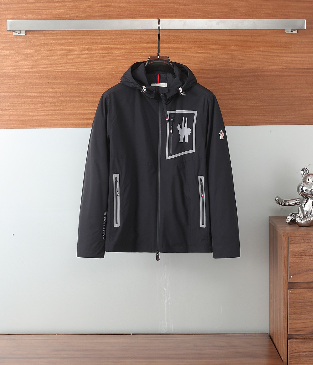 NO:161291,2025FW men's hooded jacket men's jacket, casual and daily wear items!  The upper body shape and jacquard fabric perfectly combine fashion aesthetics with the concept of new urban business and leisure. The whole body interprets the Italian-style ability and outdoor functional style, both solemn and harmonious, creating a unique styling item. The overall outline tends to be simple, with a rather unique and elegant detail treatment, enriching the overall vision. The wardrobe has excellent high attendance rate for business and leisure!  It is hard to find!  48-56 (Please report height and weight by placing an order)/911, Moncler, jackets & coats, jackets & coats, hats, alexander wang19860909蒙口 2025FW男士连帽夹克男装外套,休闲日常穿搭单品！上身修饰身形、提花面料将时装美学和新都市商务休闲概念完美融合,通体将意式的干练和户外功能性风格极致诠释,亦庄亦谐,塑造出别具一格的造型单品,整体轮廓趋于简约风格,颇为个性且雅痞的细节处理,丰富了整体视觉.衣橱商务休闲绝佳的高出勤率！可遇而不可求！48-56（下单请报身高体重）/911,,Moncler,jackets & coats,jackets & coats,hats,alexander wang,Men's clothing