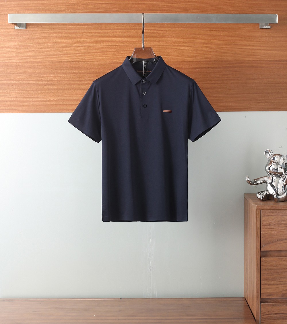 NO:155504,(New Product) ZEGNA | ZEGNA | Jenya Sand Silk Polo Lapel Short-sleeved T-shirt Spring and Summer New Style Continues Classic Business Casual Lapel POLO Shirt. Classic Design This year's changes are embellished with striped webbing, making the overall feel more detailed. The combination style, the fabric is comfortable, skin-friendly, and breathable. It is a model that is very practical for commuting and leisure. Full-quality order. I like his design. I highly recommend it ~ The workmanship at the front is meticulous and exquisite. Each button has been hand-selected, blooming with a colorful and luxurious luster. The super-grade buttons are all customized with molds. The quality is unquestionable. The craftsmanship is exquisite and delicate, the thread is tight, the line is uniform, and the line is low-key and luxurious. The style is simple and elegant. It can be perfectly controlled at any age, with a small slit three-dimensional tailoring, perfectly interpreting a good figure!  A model that can be used for business and leisure, male gods can close their eyes!  The logo embroidery on the chest is a soul-like embellishment, which boasts the brand identity characteristics!  The color matching is light and versatile, and each color can interpret a unique styling effect. It can be compatible with all kinds of professional items in spring and summer, and can be worn alone. It is a universal and versatile POLO shirt with extremely high practicality!  Everyone must be the best!  M-XXXL M size bust 102 Shoulder width 45 Sleeve length 22 Sleeve length 70 L size bust 106 Shoulder width 46 Sleeve length 23 Sleeve length 71 XL size bust 110 Shoulder width 47 Sleeve length 24 Sleeve length 72 2XL size bust 114 Shoulder width 48 Sleeve length 25 Sleeve length 73 3XL size bust 118 Shoulder width 49 Sleeve length 26 Sleeve length 74 Size recommended size M size within 130 catties, 130-145 catties, 145-160 catties, XL size 160-catties, 2XL size 160-kg, 3XL size -190 catties, 3XL size 3555, zegna, T-shirt,tees, t-shirt,alexander wang19860909(新品)ZEGNA | 杰尼亚桑蚕丝polo翻领短袖T恤春夏新款延续经典 商务休闲翻领POLO恤.经典的设计 今年的变化采用条纹织带点缀,让整体更具细节感 合体的版型,面料舒适,亲肤肤,透气好,平时通勤休闲都很实穿的一款 全品相订单 喜欢他家的设计,强烈推荐 ~ 前襟处的做工细致考究,每一粒纽扣均经过手工挑选,绽放着炫彩而奢华的光泽,超有档次纽扣全部开模订制,品质毋置庸疑的美丽,工艺精致细腻,走线紧密,线距均匀,低调而华贵 版型款式简约大方,任何年龄均可完美驾驭、小开叉立体剪裁,完美演绎好身材！商务、休闲皆可的一款,男神们闭眼入！ 胸前品牌LOGO 标识刺绣属于灵魂式的点缀,标榜了品牌身份特质！ 配色轻熟百搭,每色都可诠释出别具一格的造型效果,春夏季可兼容各类专业单品亦可单穿非常出色,属于万能百搭的一款POLO衫,实穿性极高！人手必入臻品！M-XXXL M码 胸围102 肩宽45 袖长22 衣长70 L码胸围106 肩宽46 袖长23 衣长71 XL码 胸围110 肩宽47 袖长24 衣长72 2XL码 胸围114 肩宽48 袖长25 衣长73 3XL码 胸围118 肩宽49 袖长26 衣长74 尺码推荐 130斤以内穿M码,130-145斤穿L码,145-160斤穿XL码,160-斤穿2XL码,-190斤穿3XL码 3555,,zegna,T-shirt,tees，t-shirt,alexander wang,Men's clothing