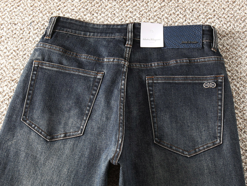 High-End Japanese Jeans: Pure Quality, Family Essence, and Unique Design - 图片 9