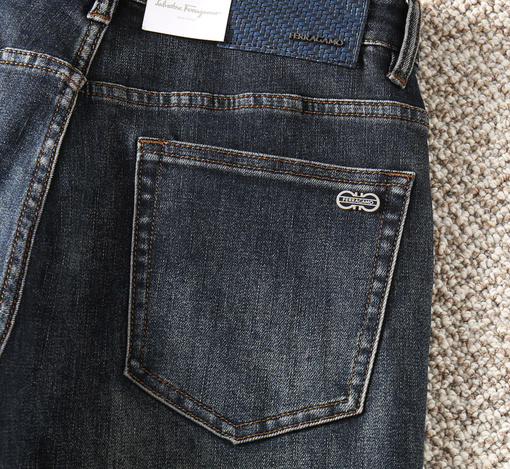 High-End Japanese Jeans: Pure Quality, Family Essence, and Unique Design - 图片 8