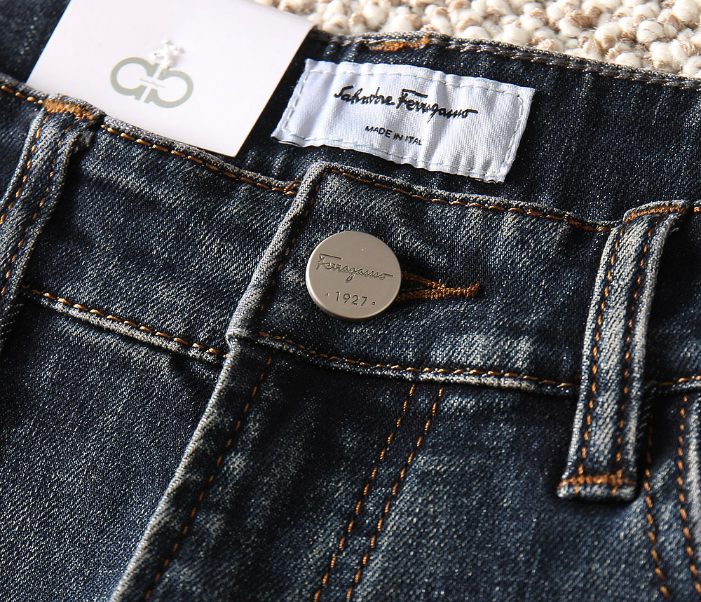 High-End Japanese Jeans: Pure Quality, Family Essence, and Unique Design - 图片 4