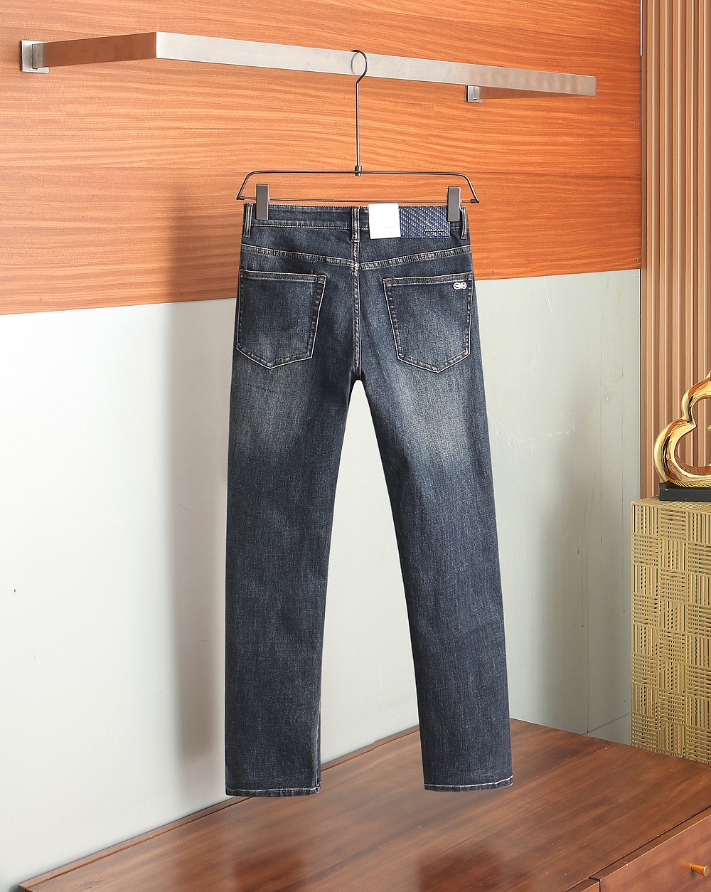 High-End Japanese Jeans: Pure Quality, Family Essence, and Unique Design - 图片 2