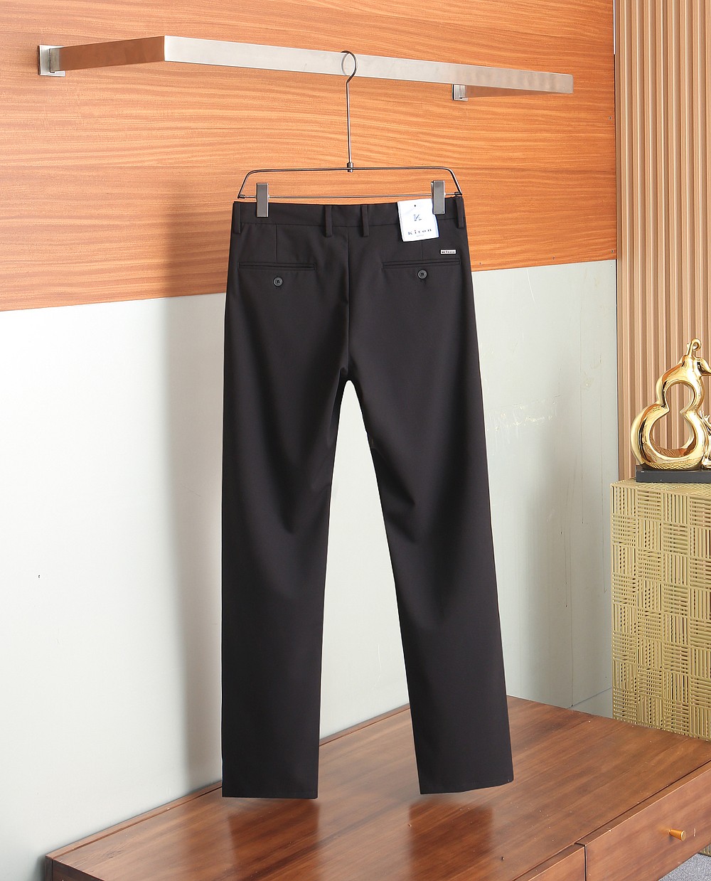 Kiton2025SS Men’s Shorts: Unholy Style with Impeccable Craftsmanship & Strong Brand Identity - 图片 2